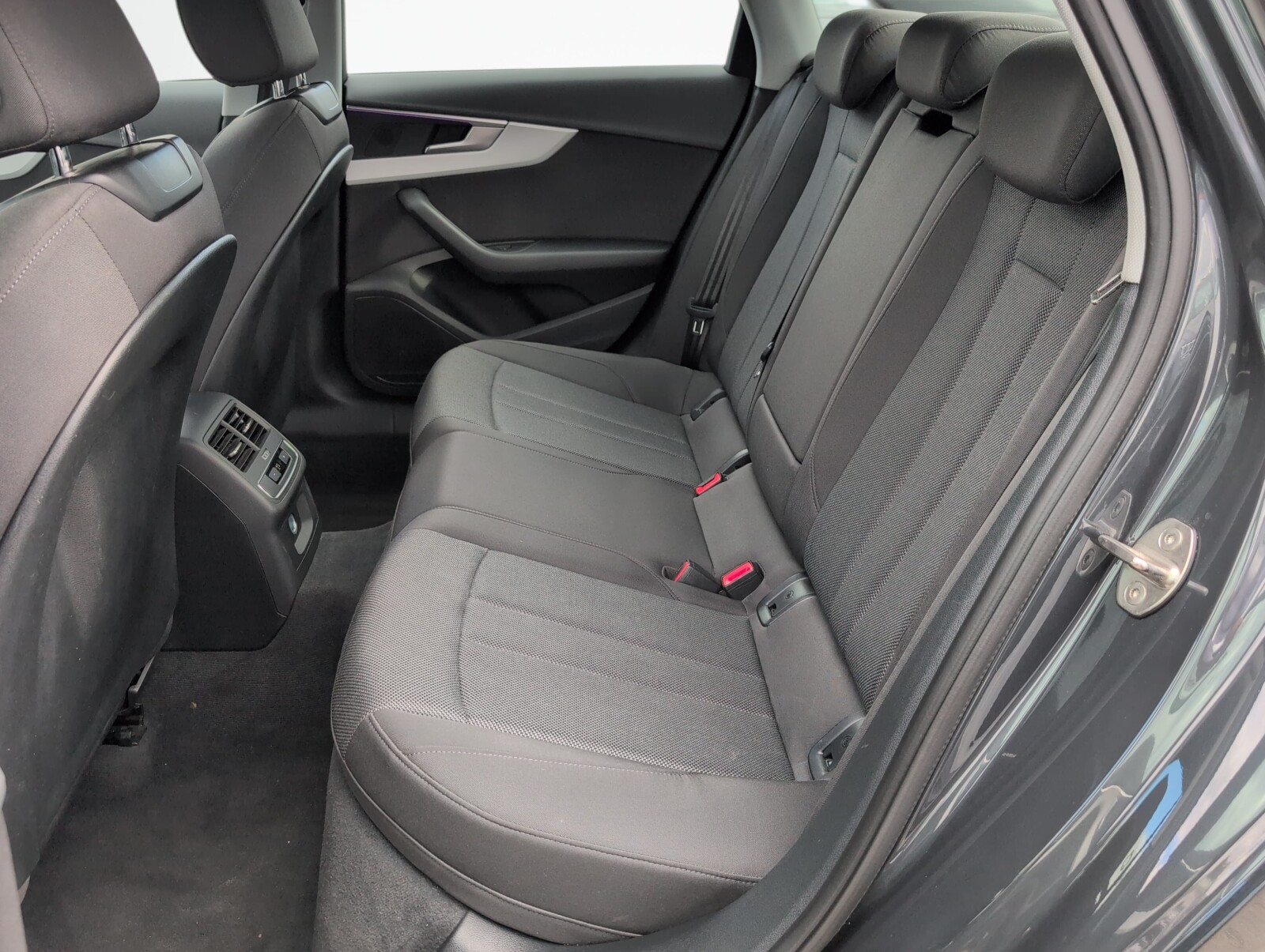 Audi A4 Limousine - zdjęcie 10