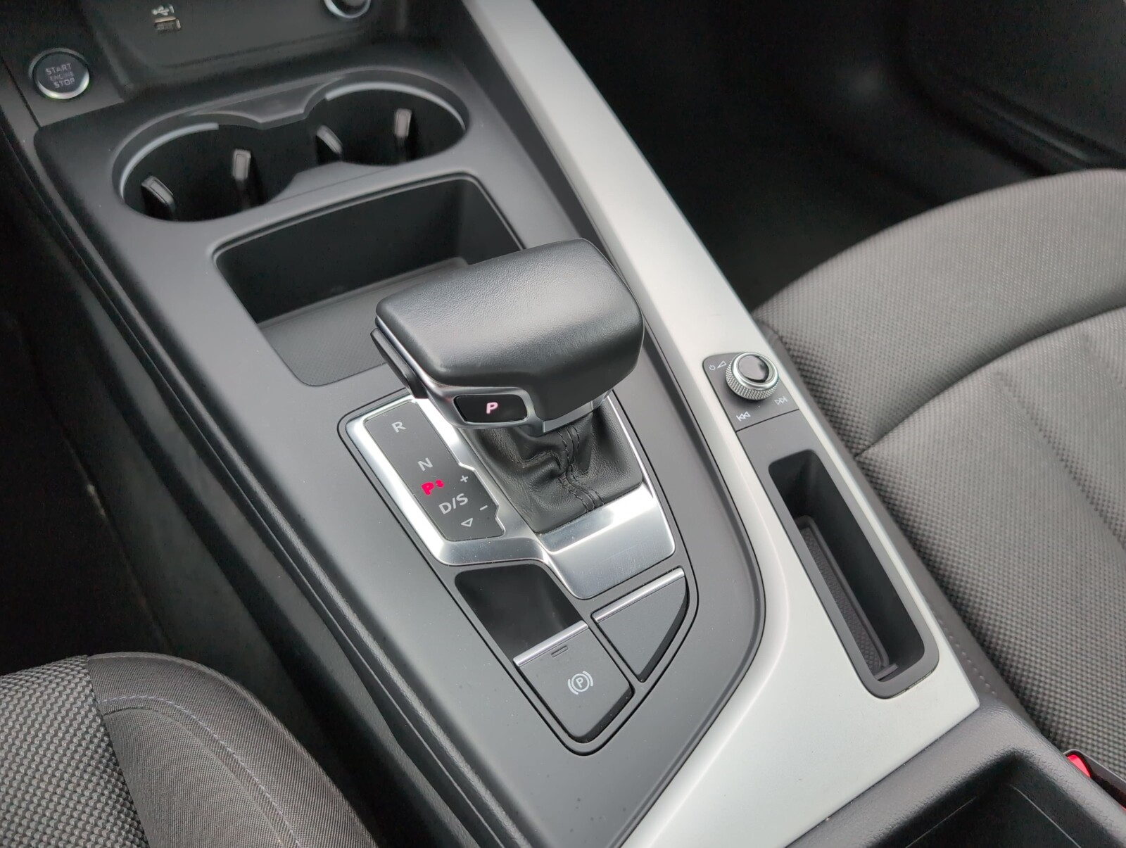 Audi A4 Limousine - zdjęcie 30