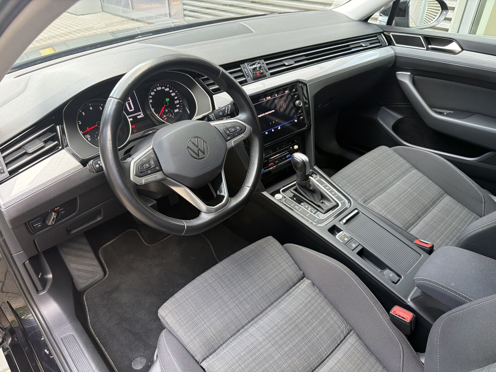 Volkswagen Passat Variant - zdjęcie 10