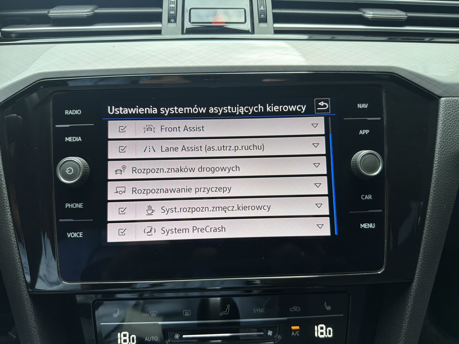 Volkswagen Passat Variant - zdjęcie 28