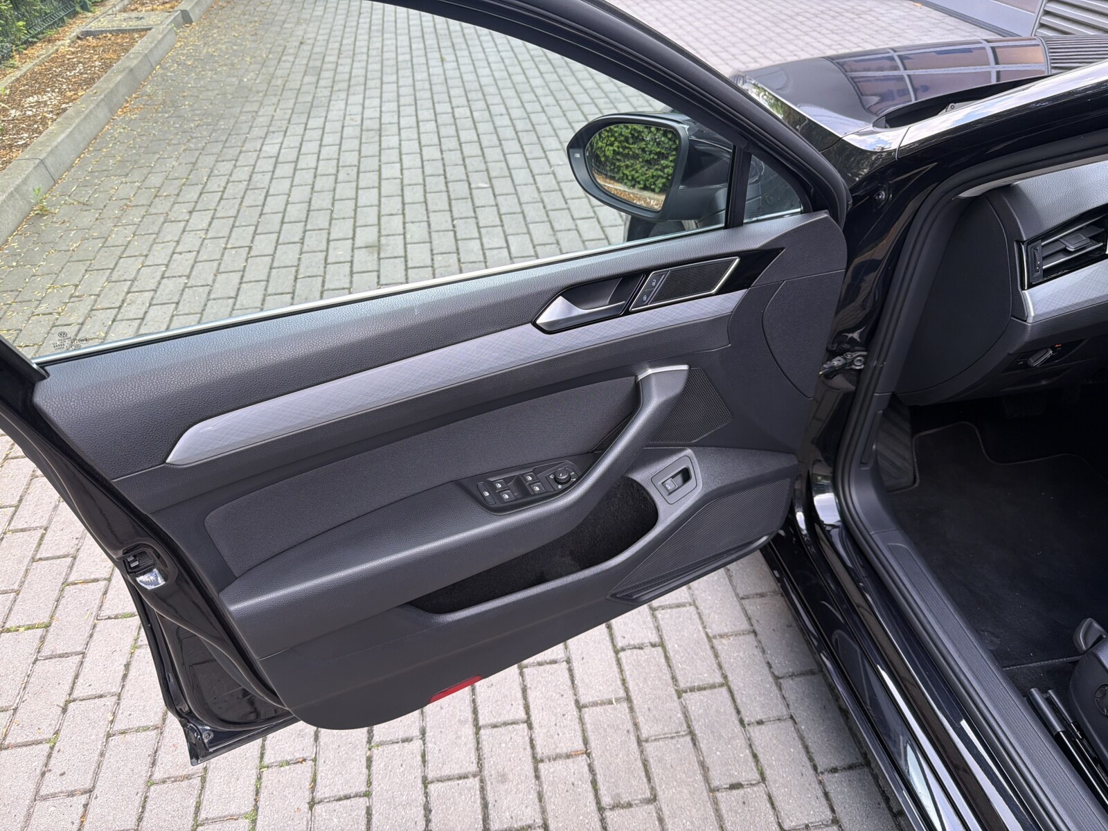 Volkswagen Passat Variant - zdjęcie 11