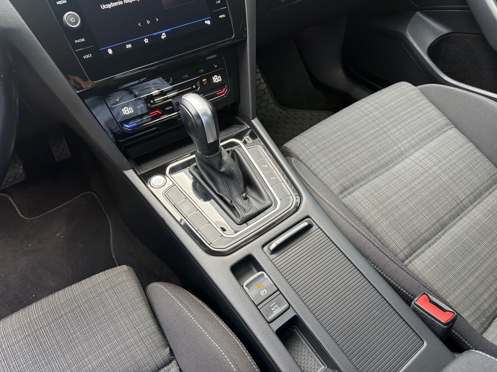 Volkswagen Passat Variant - zdjęcie 16