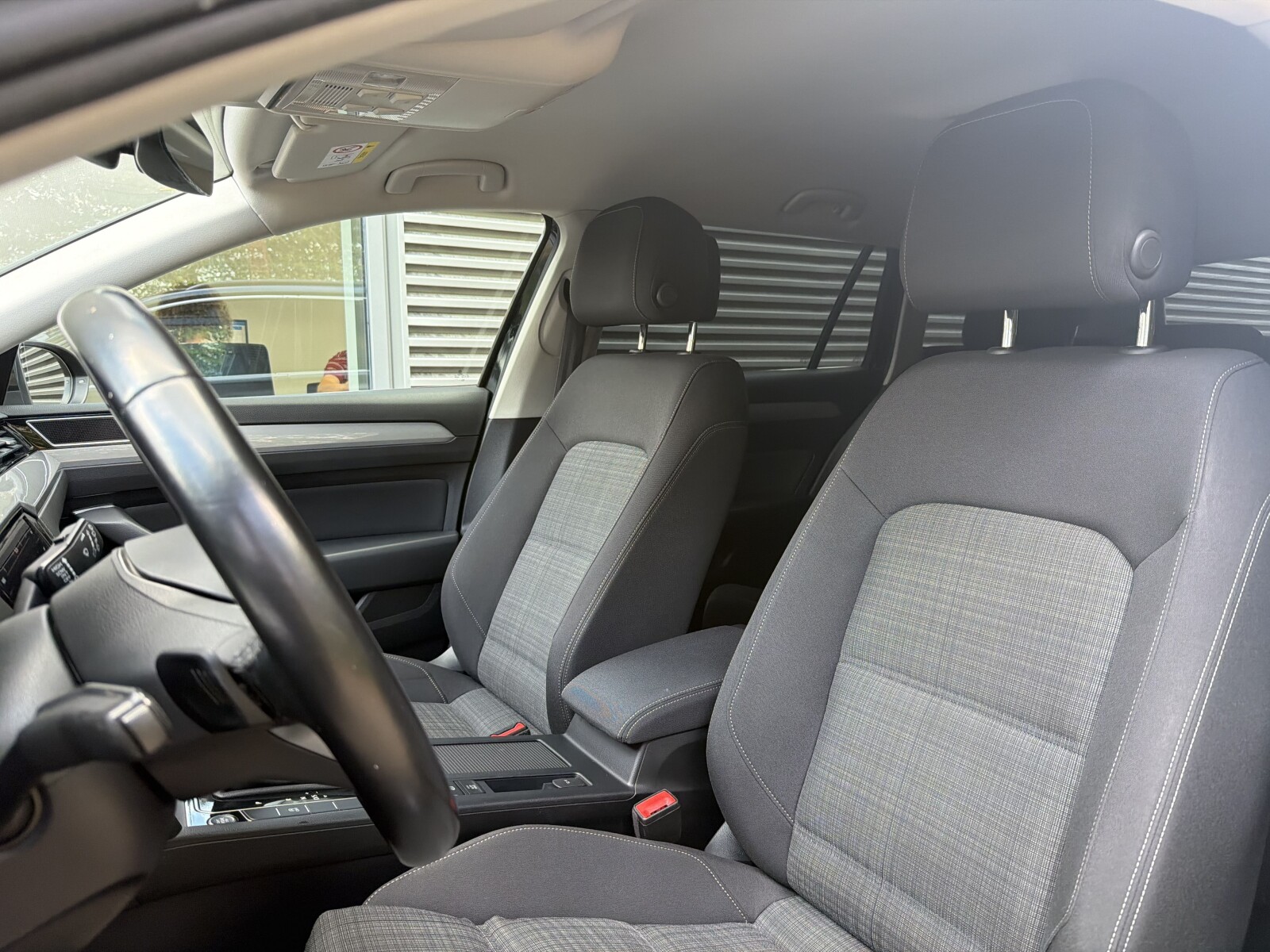 Volkswagen Passat Variant - zdjęcie 12