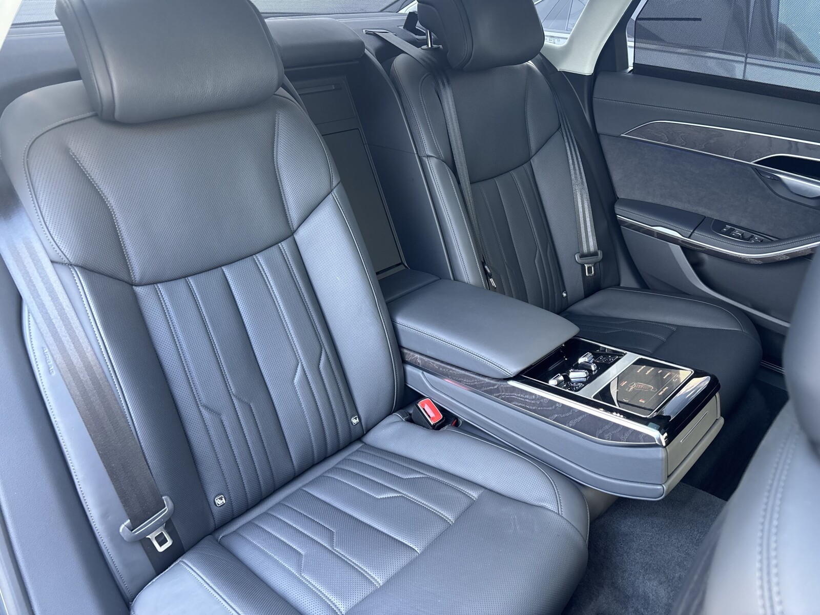 Audi A8 - zdjęcie 36