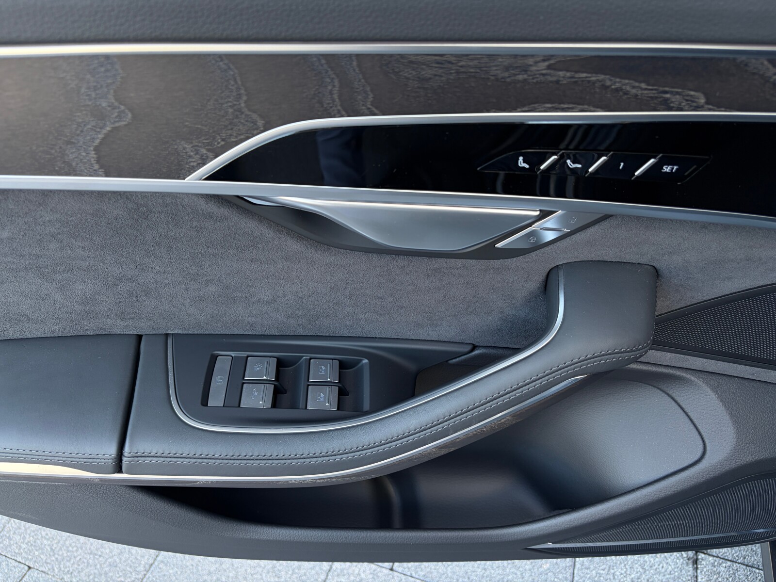 Audi A8 - zdjęcie 10