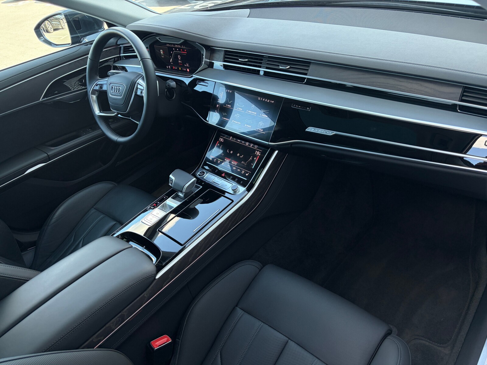 Audi A8 - zdjęcie 22