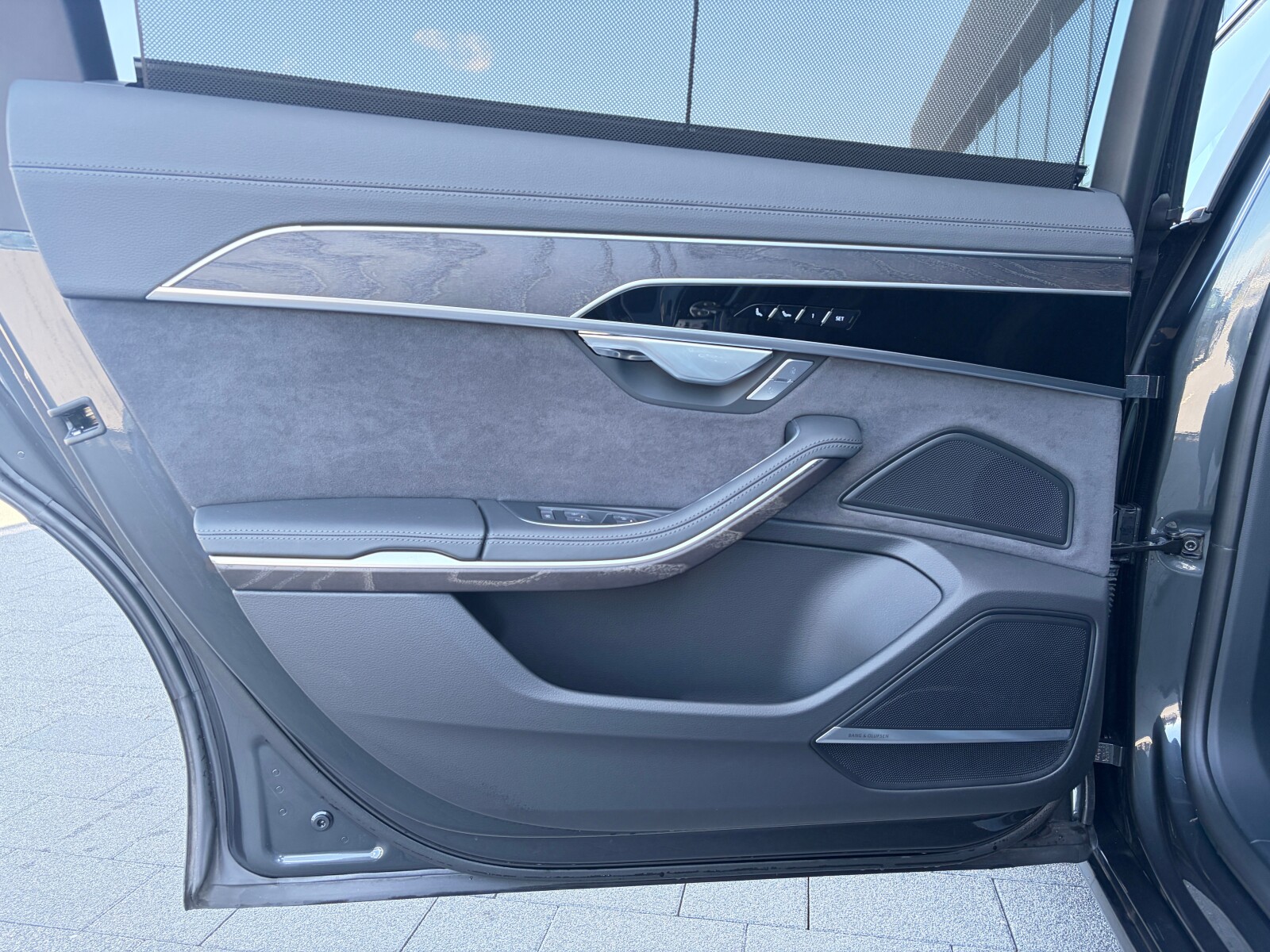 Audi A8 - zdjęcie 23