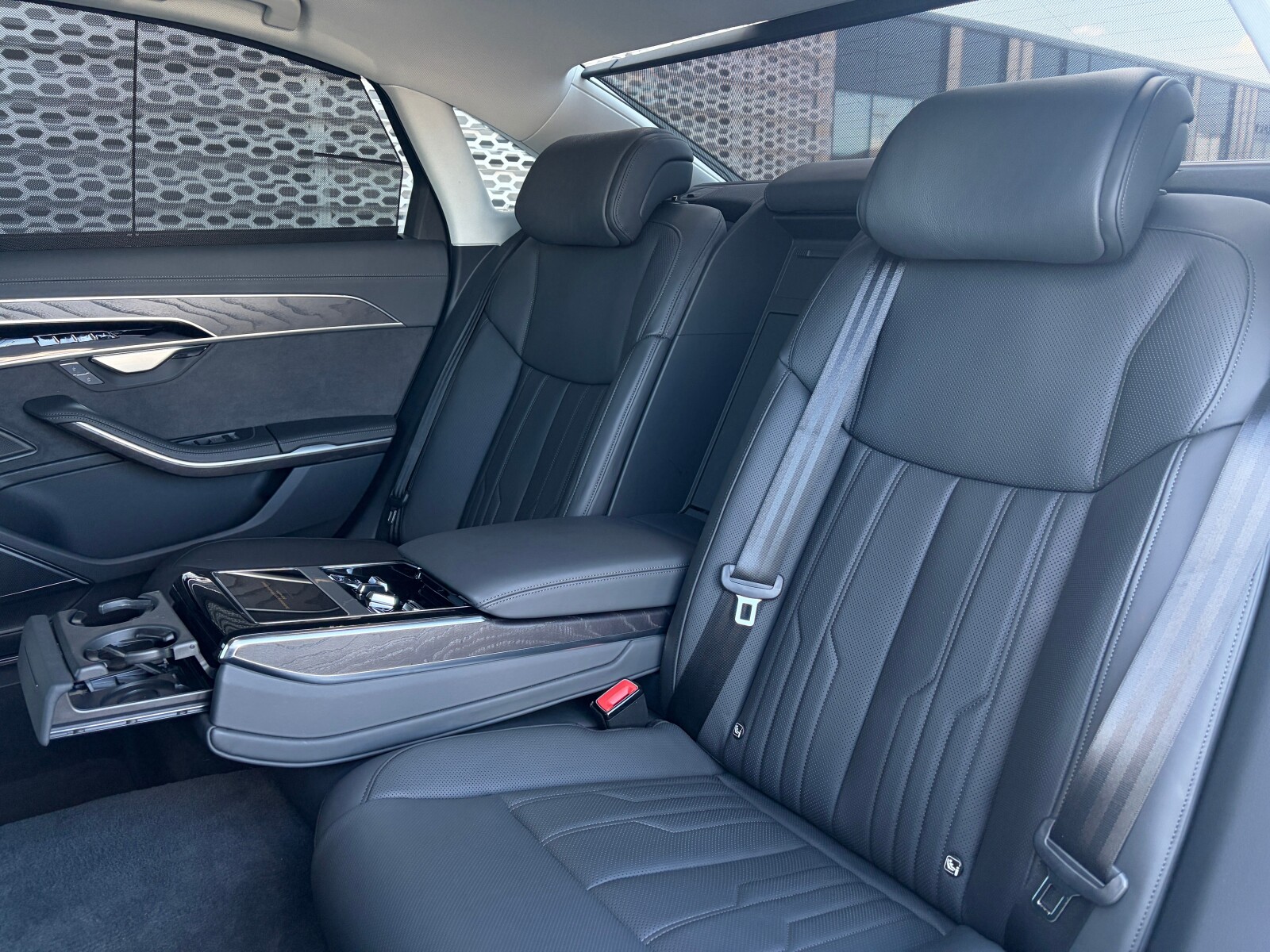 Audi A8 - zdjęcie 27