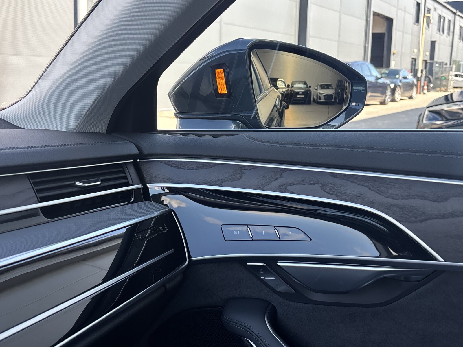 Audi A8 - zdjęcie 28