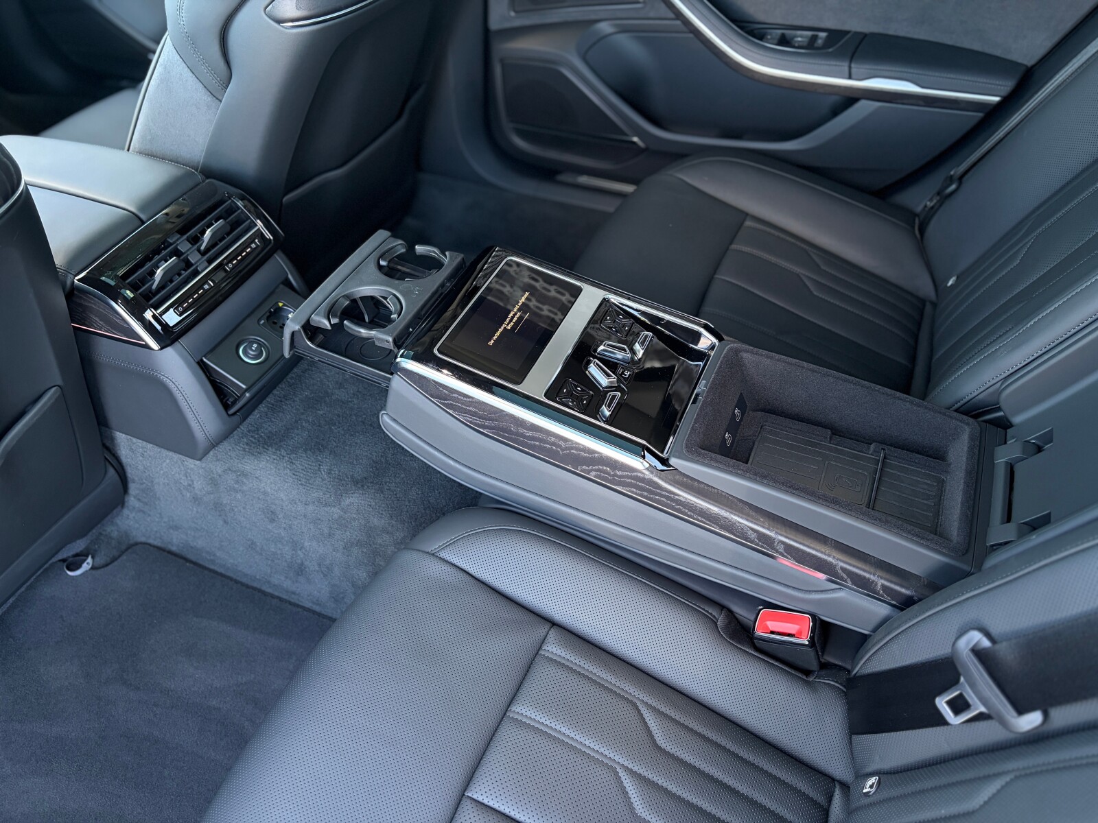 Audi A8 - zdjęcie 28