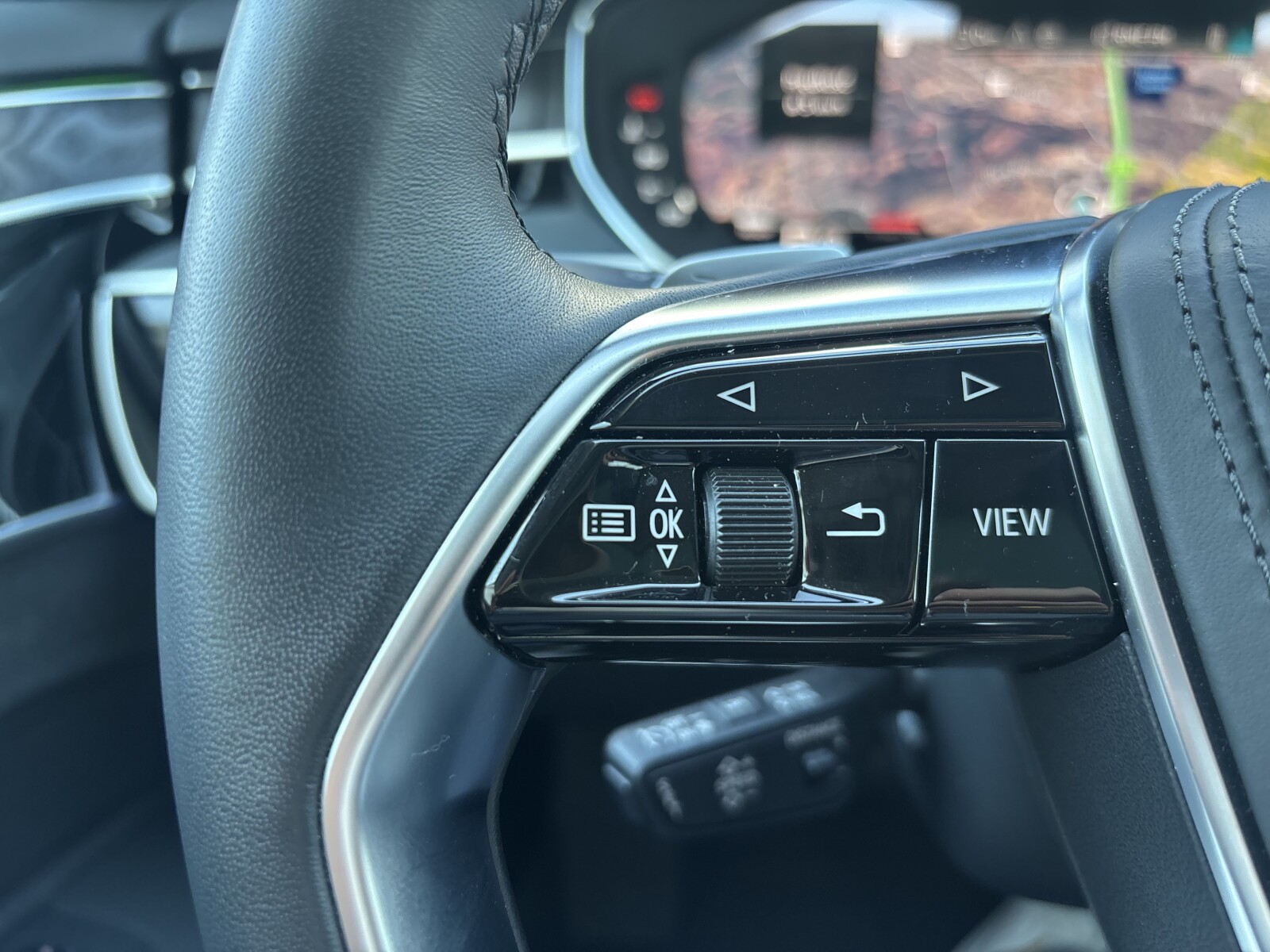 Audi A8 - zdjęcie 11