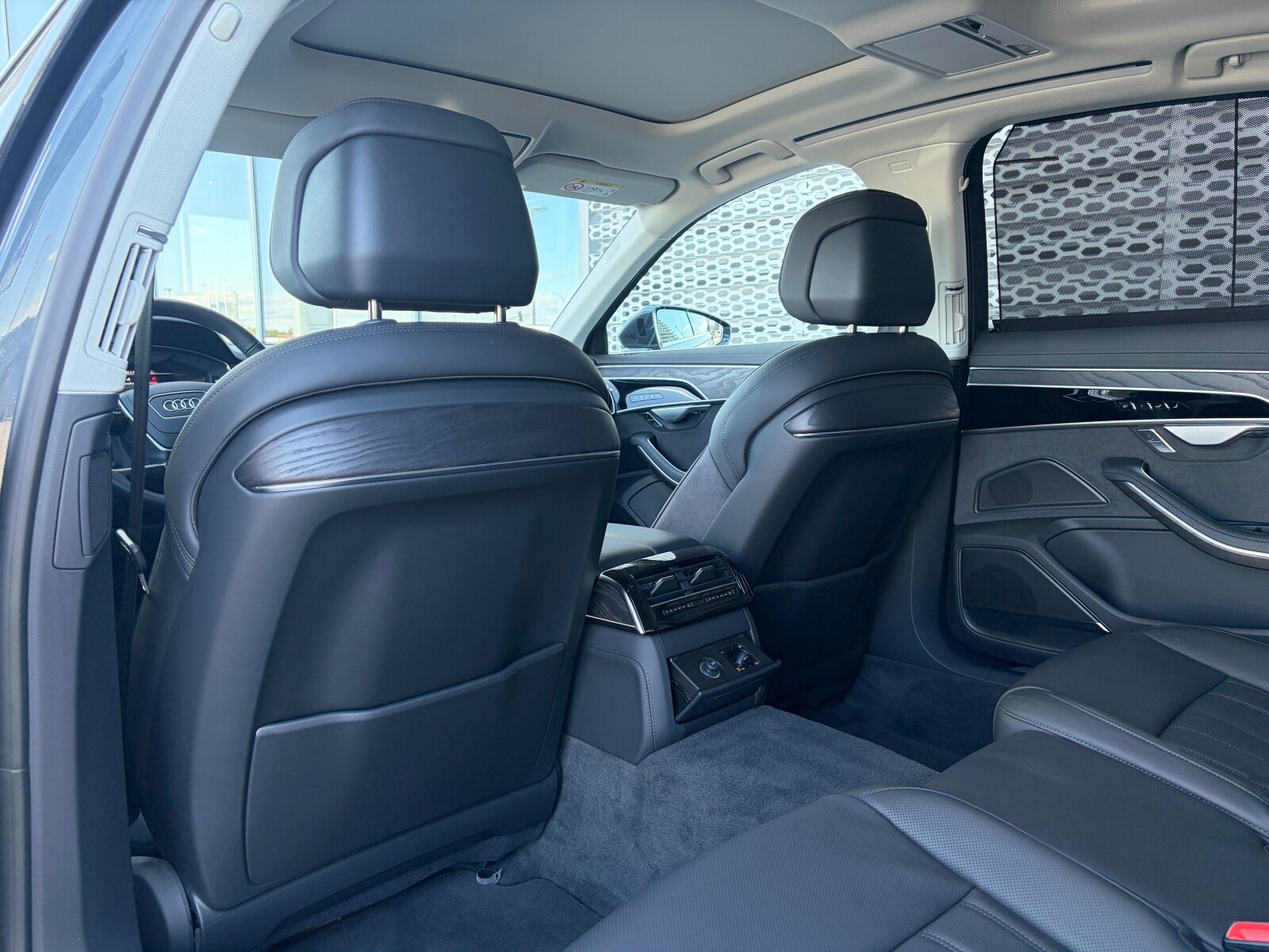 Audi A8 - zdjęcie 25