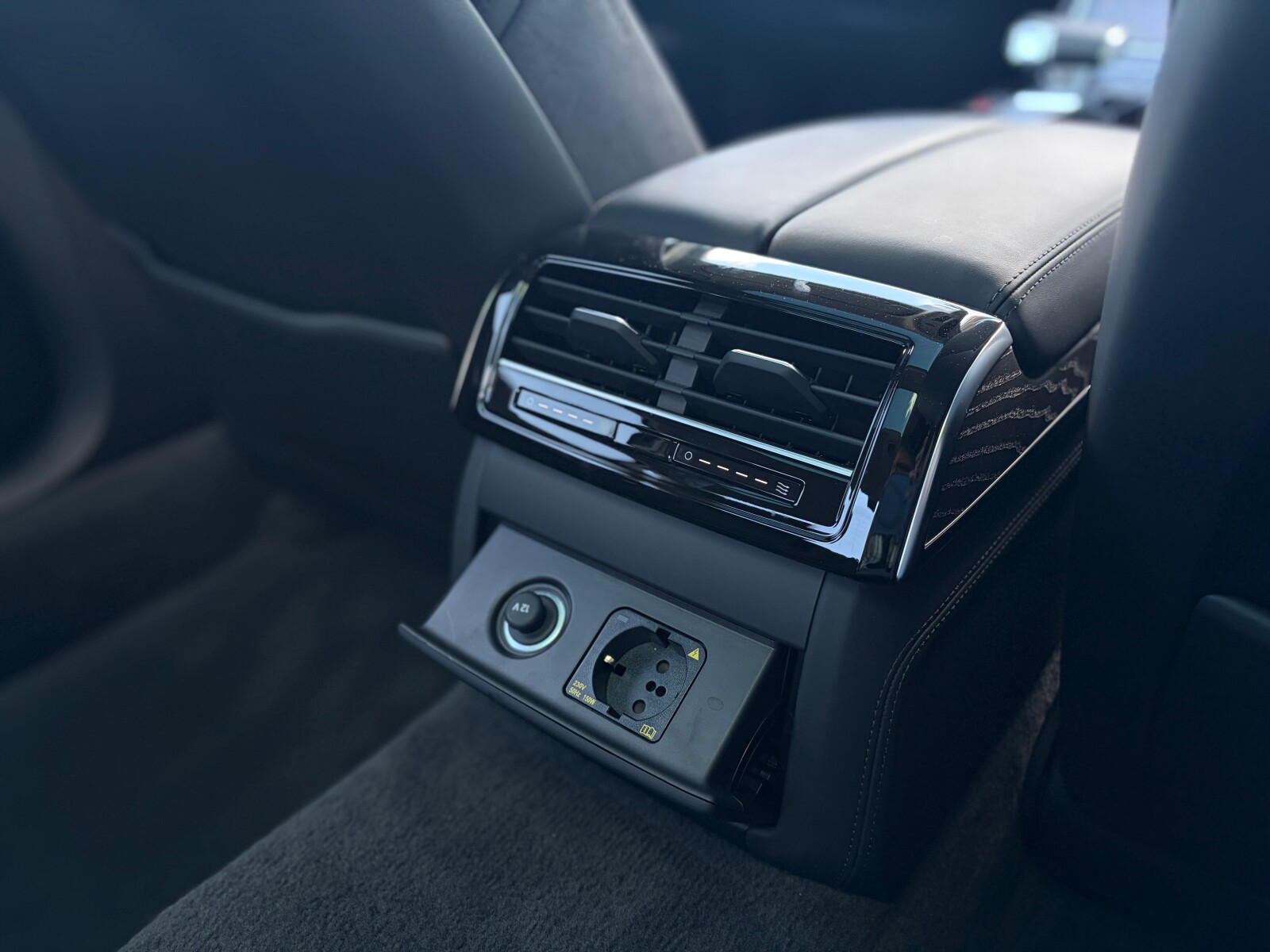 Audi A8 - zdjęcie 30
