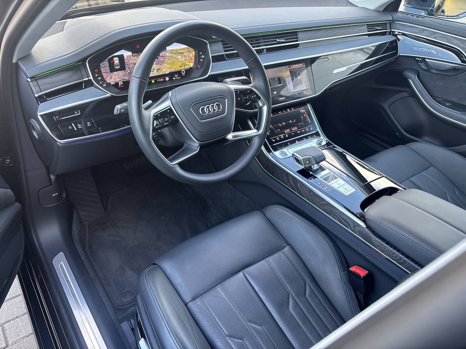 Audi A8 - zdjęcie 16