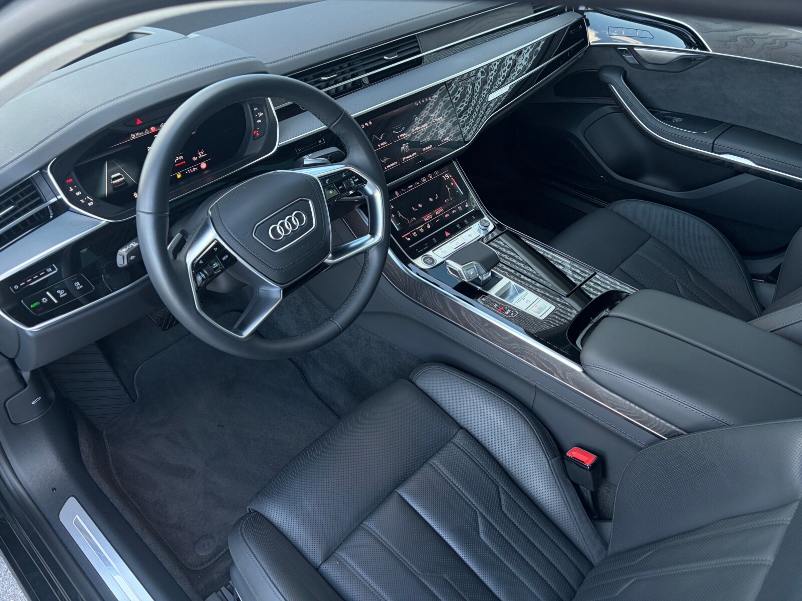 Audi A8 - zdjęcie 13