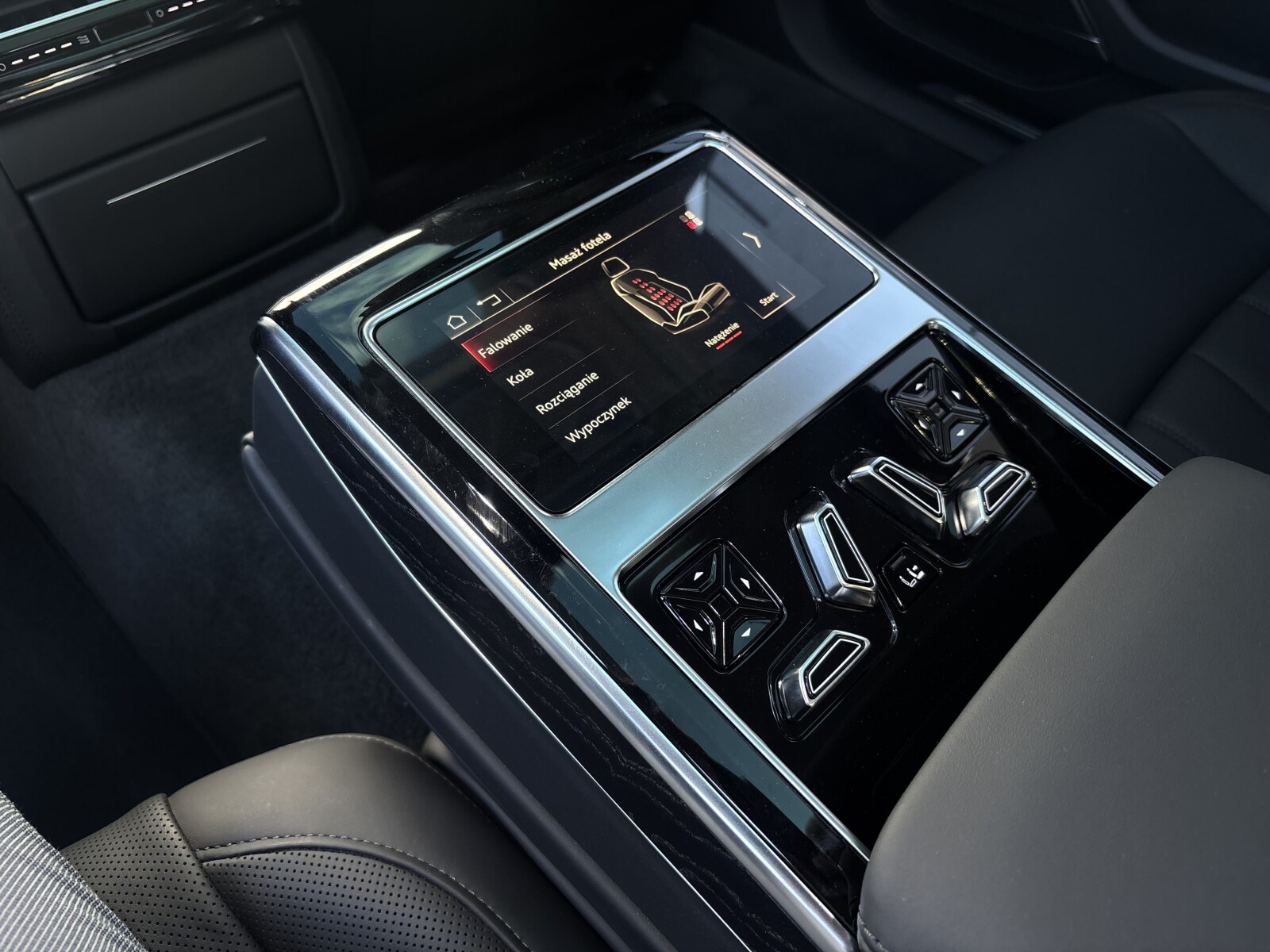 Audi A8 - zdjęcie 32