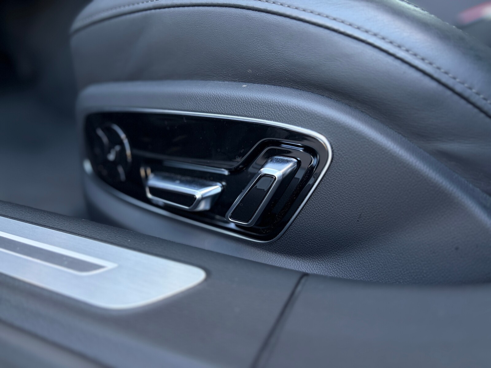 Audi A8 - zdjęcie 11