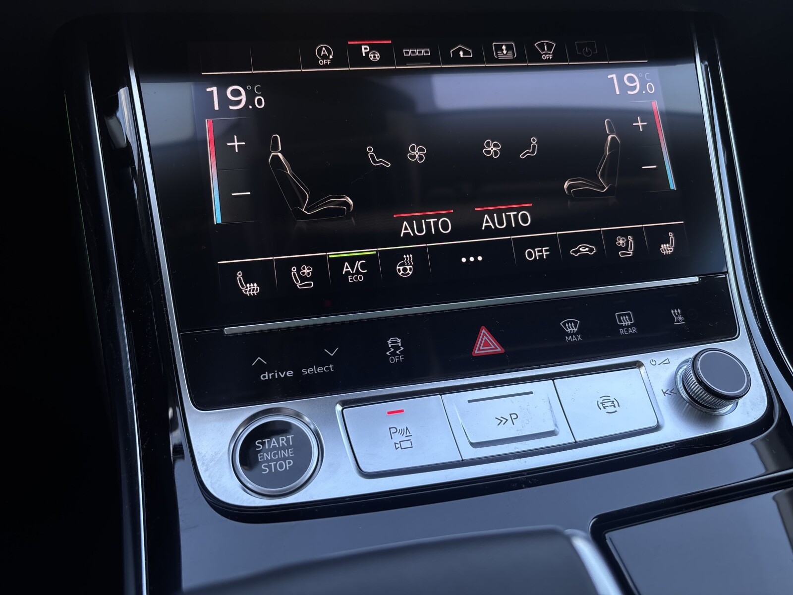 Audi A8 - zdjęcie 19