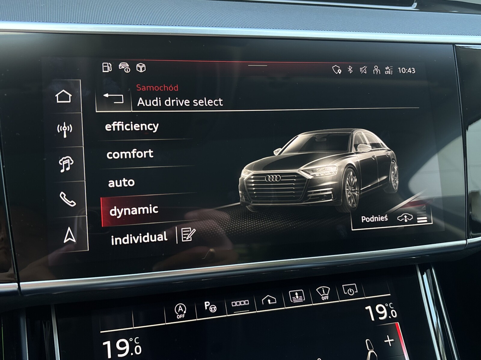 Audi A8 - zdjęcie 25