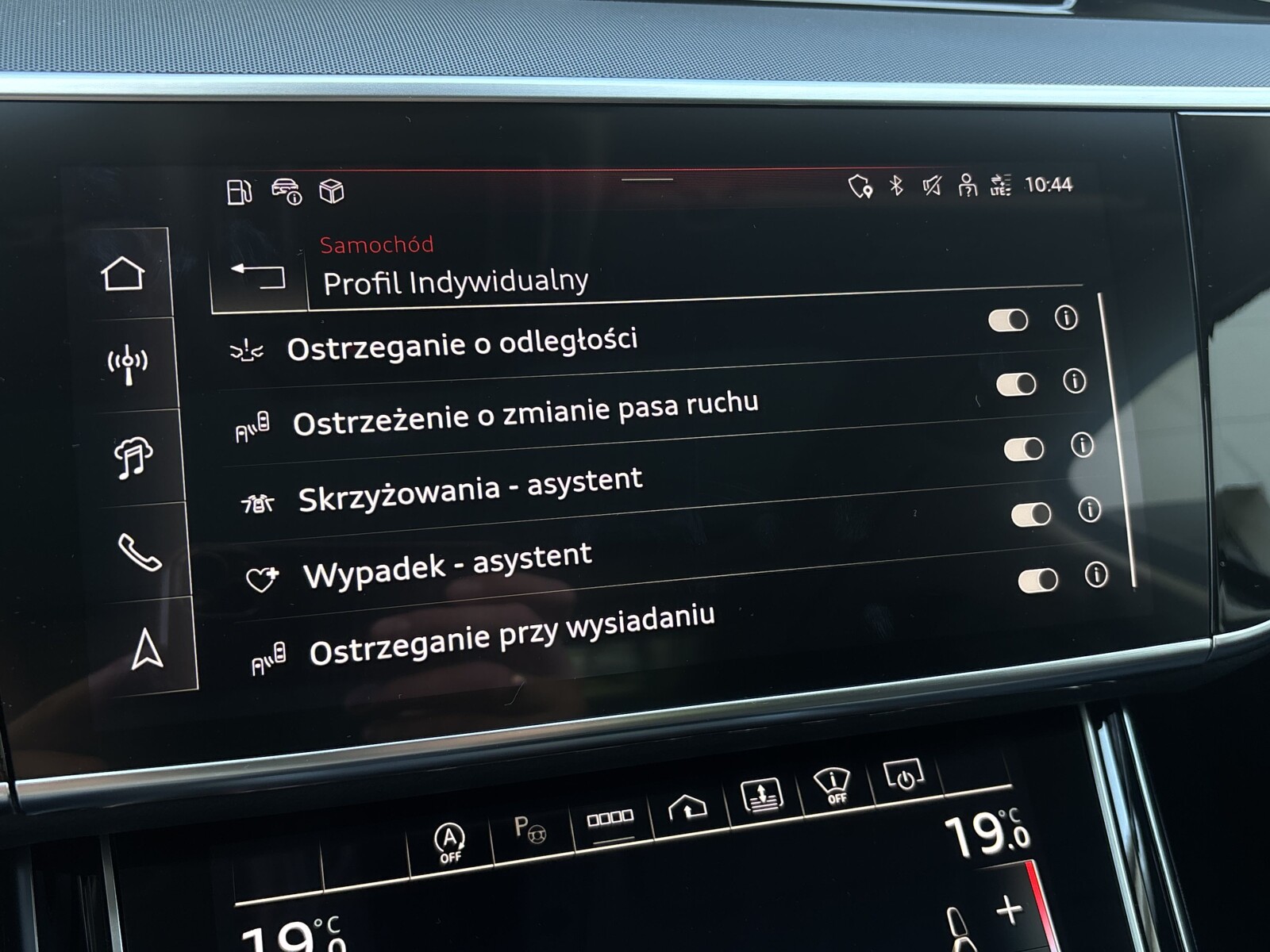 Audi A8 - zdjęcie 27