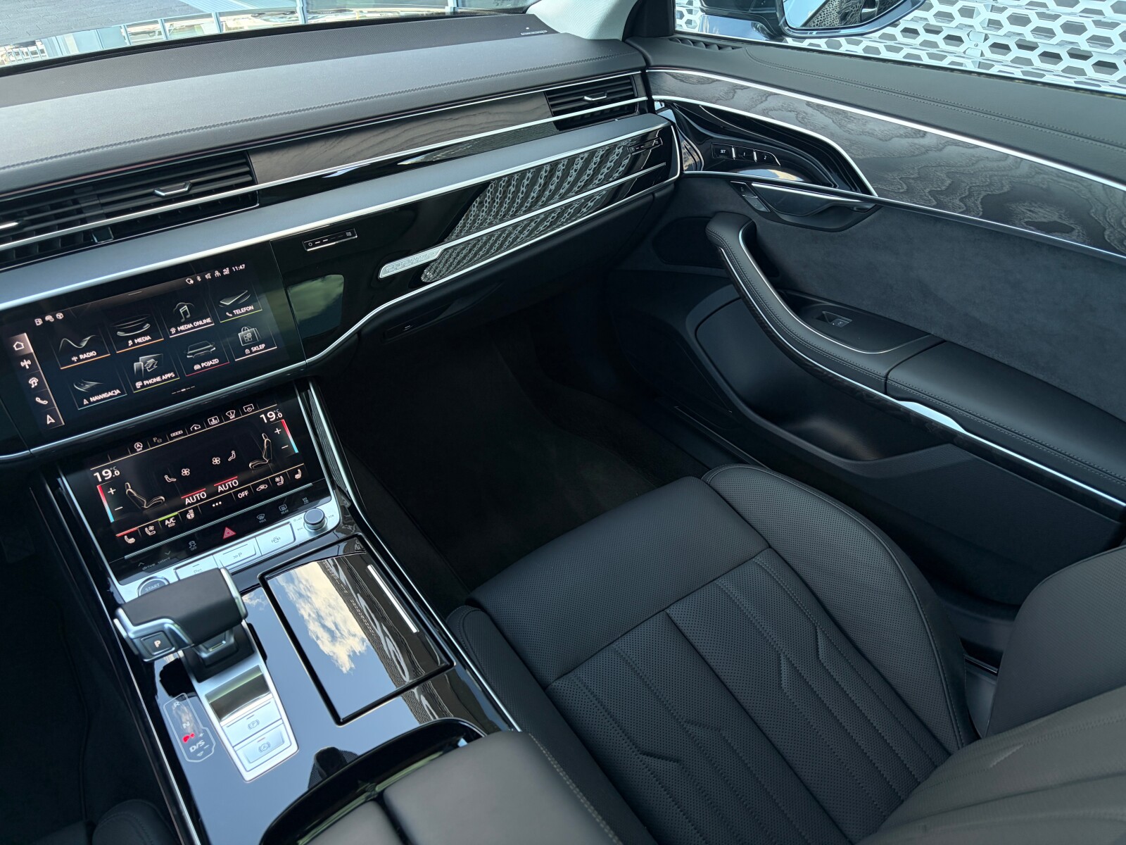 Audi A8 - zdjęcie 20
