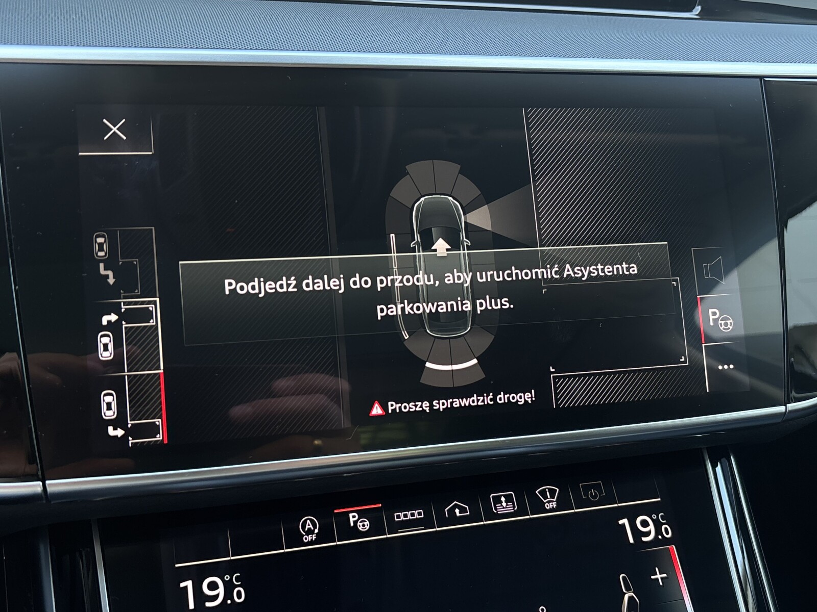 Audi A8 - zdjęcie 22
