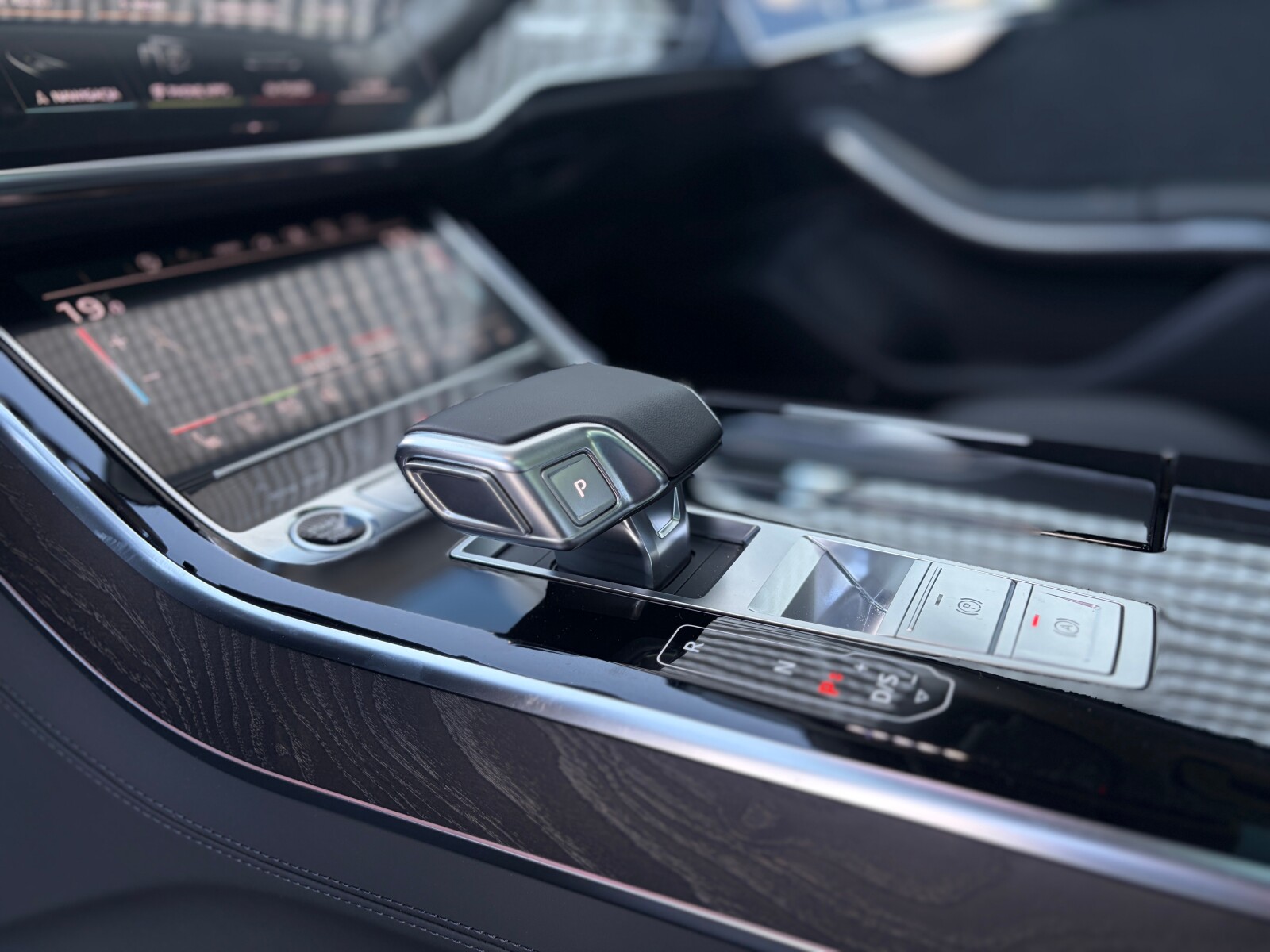 Audi A8 - zdjęcie 17