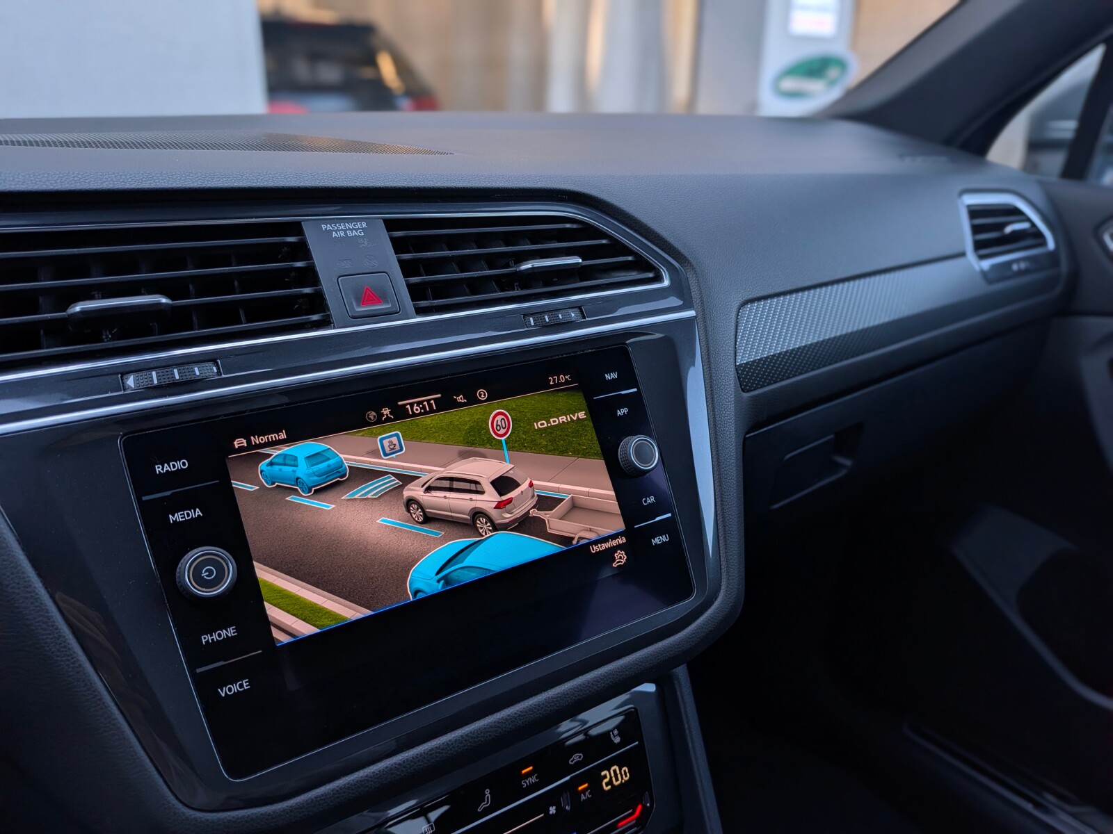 Volkswagen Tiguan Allspace - zdjęcie 23