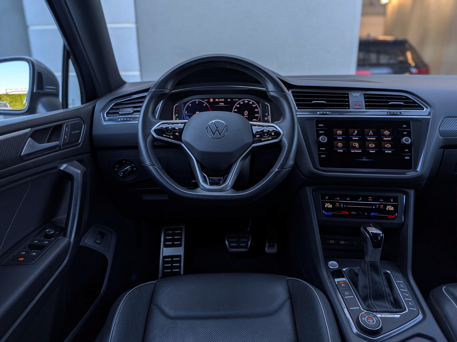 Volkswagen Tiguan Allspace - zdjęcie 13