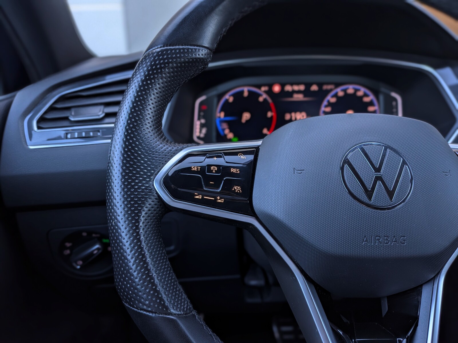 Volkswagen Tiguan Allspace - zdjęcie 17