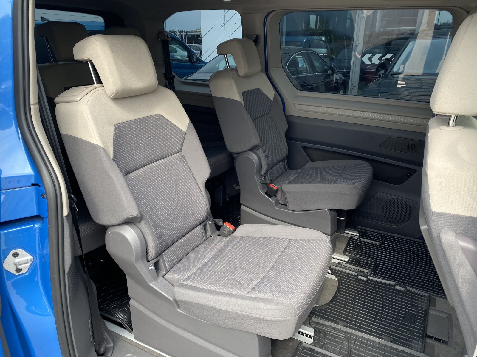 Volkswagen Multivan - zdjęcie 31
