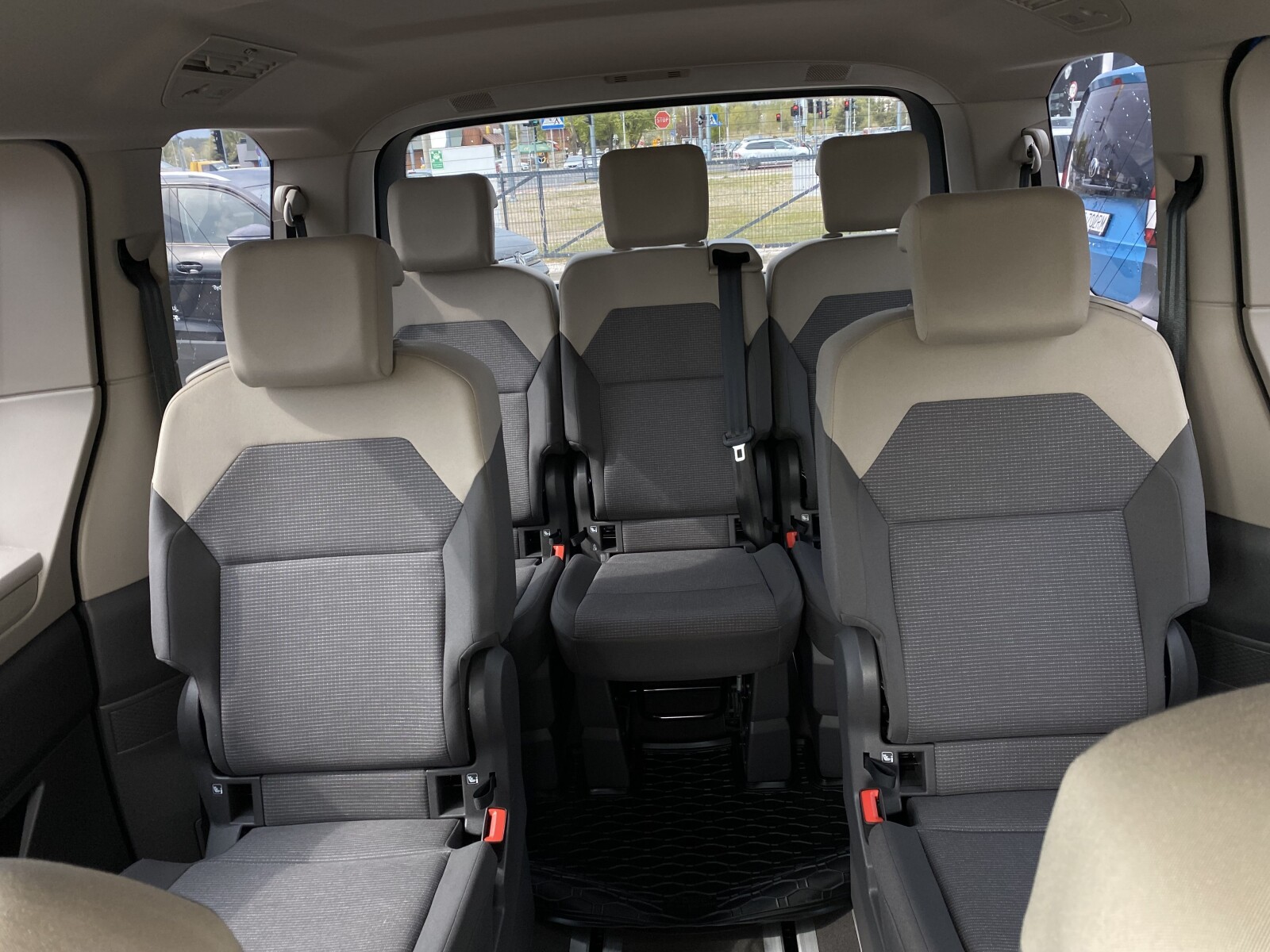 Volkswagen Multivan - zdjęcie 28