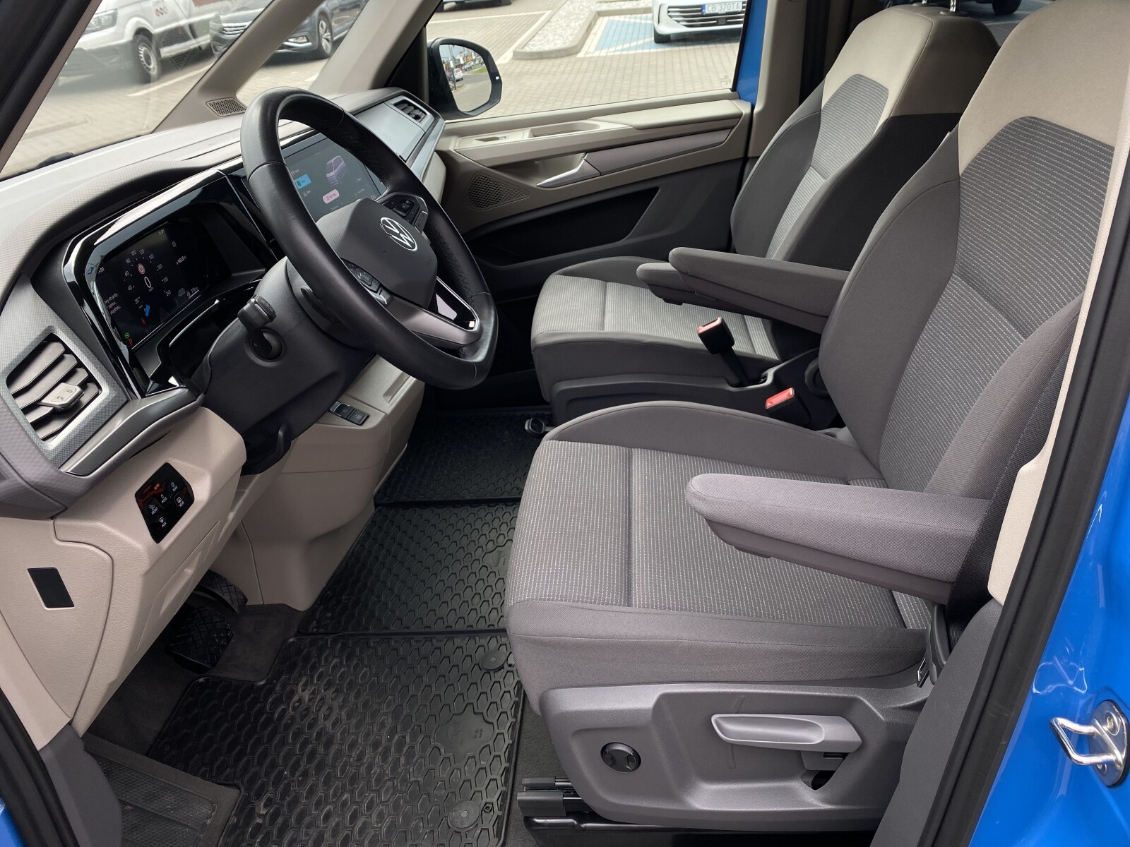 Volkswagen Multivan - zdjęcie 12