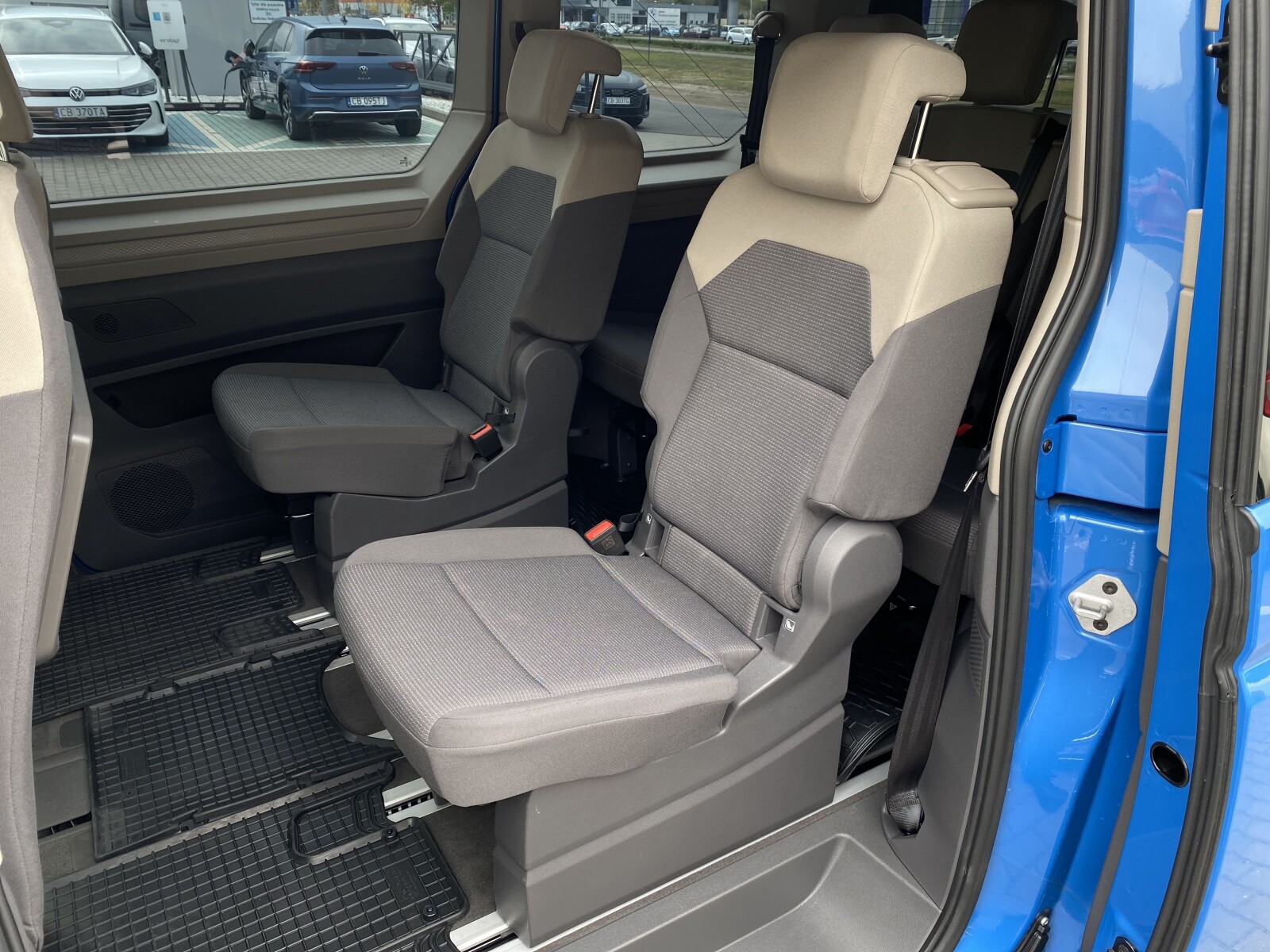 Volkswagen Multivan - zdjęcie 29