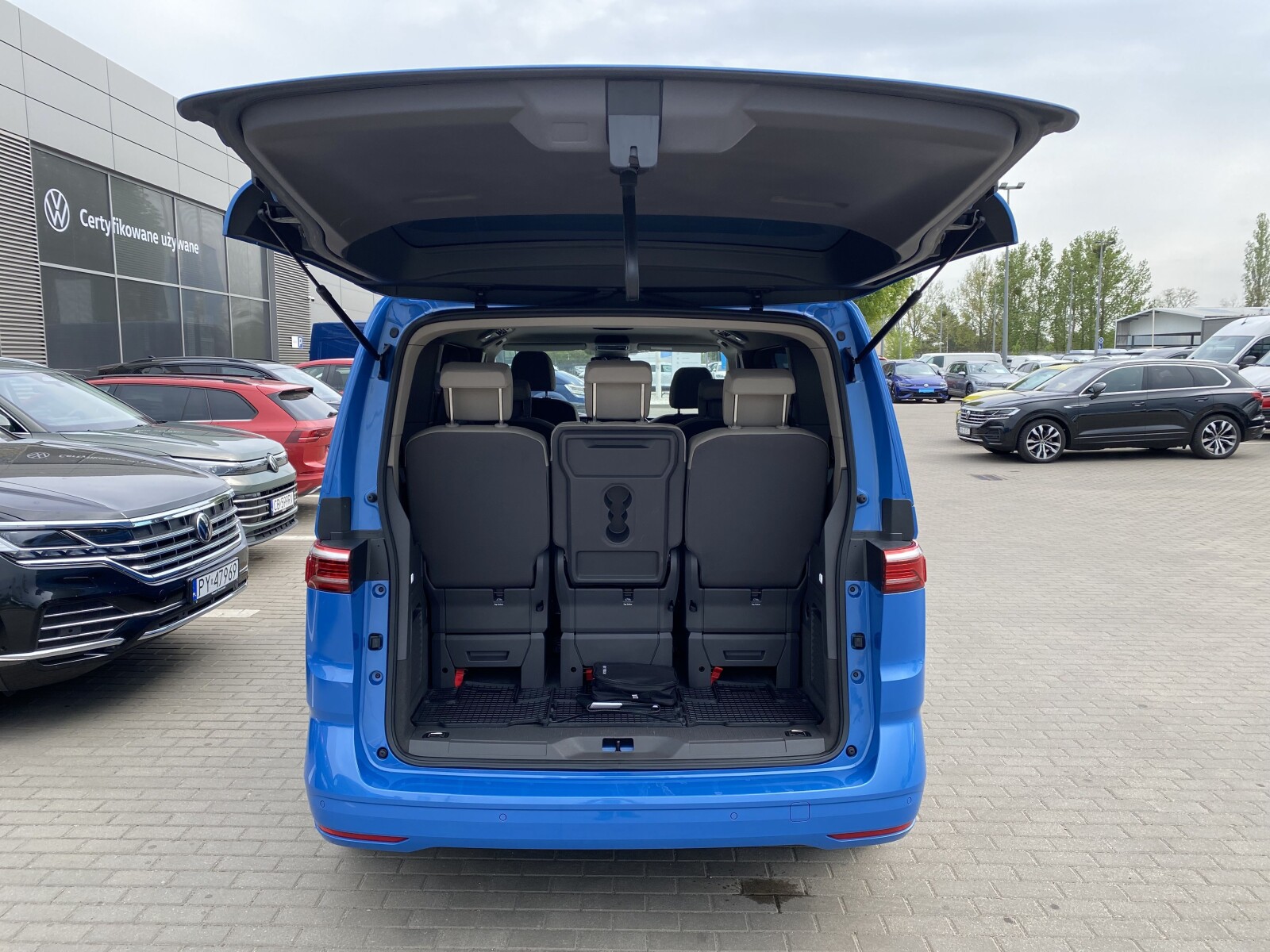 Volkswagen Multivan - zdjęcie 35