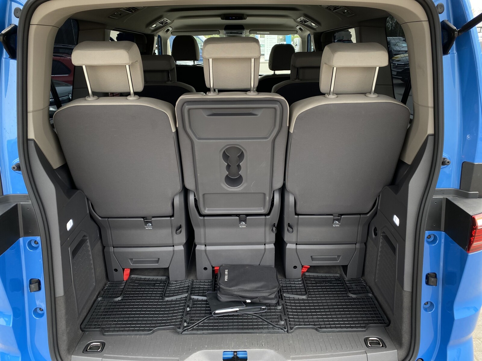 Volkswagen Multivan - zdjęcie 36