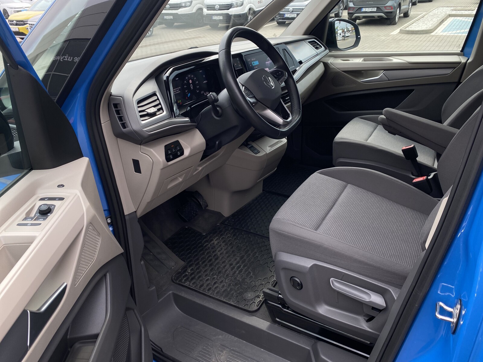 Volkswagen Multivan - zdjęcie 10