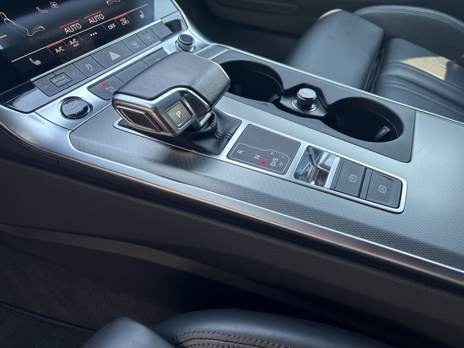 Audi A6 Avant - zdjęcie 19