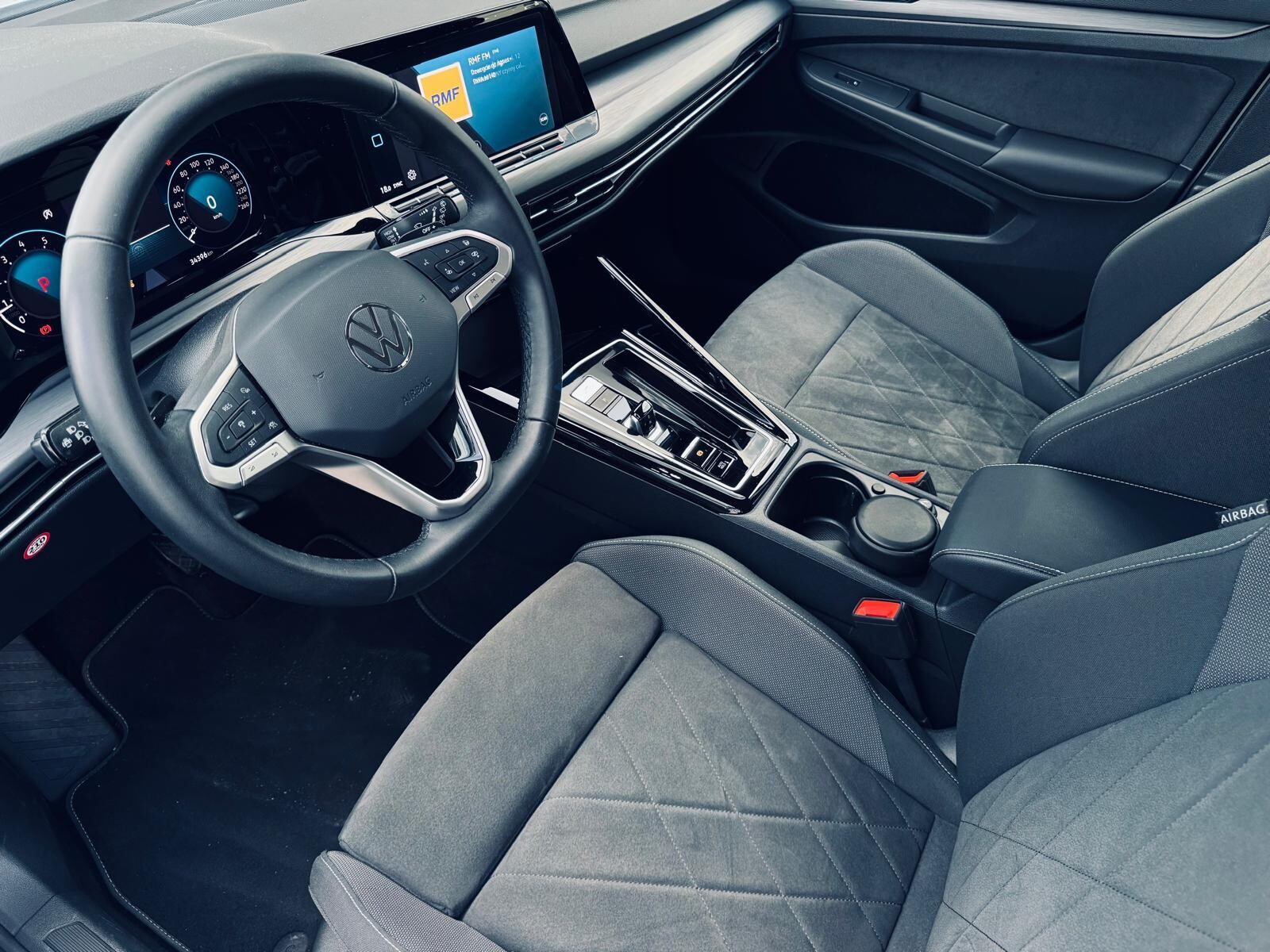 Volkswagen Golf - zdjęcie 12