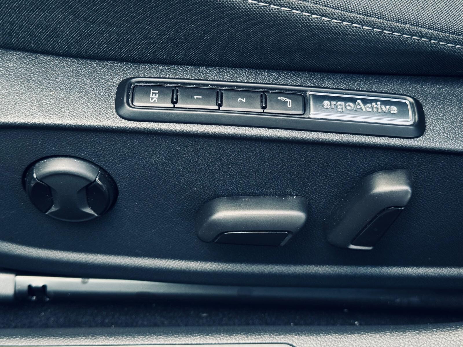 Volkswagen Golf - zdjęcie 13