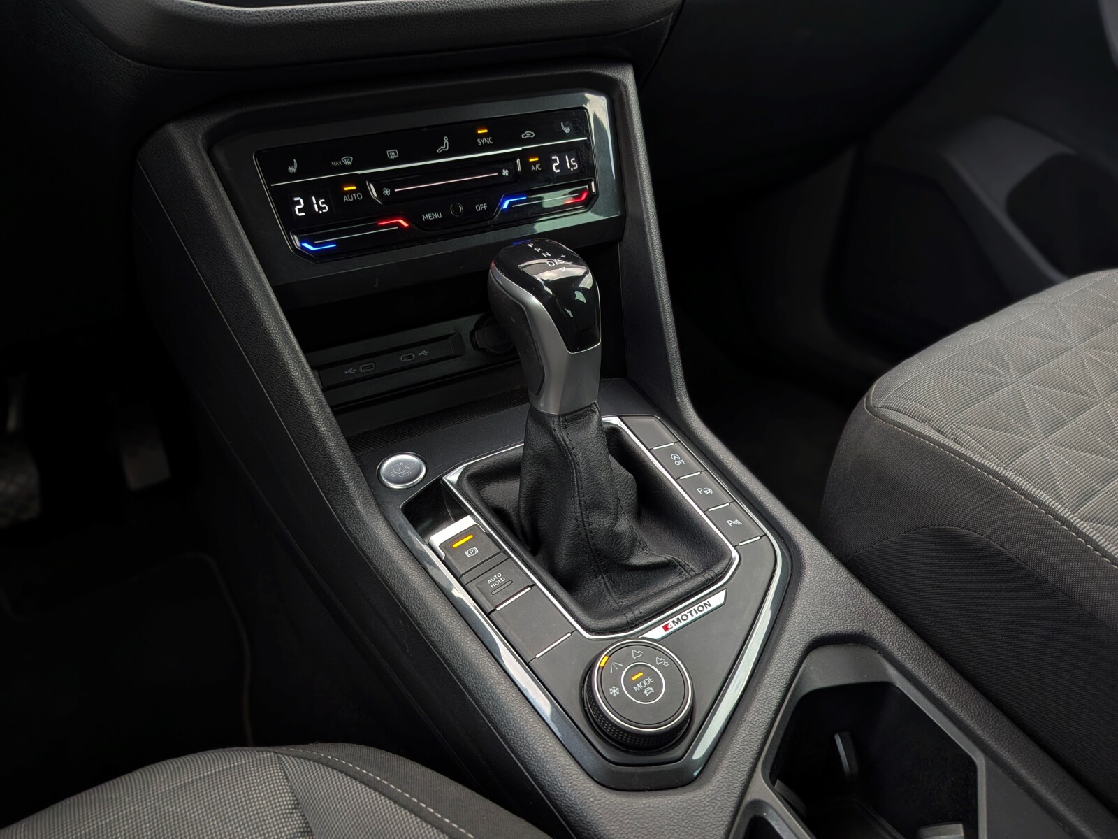 Volkswagen Tiguan - zdjęcie 20