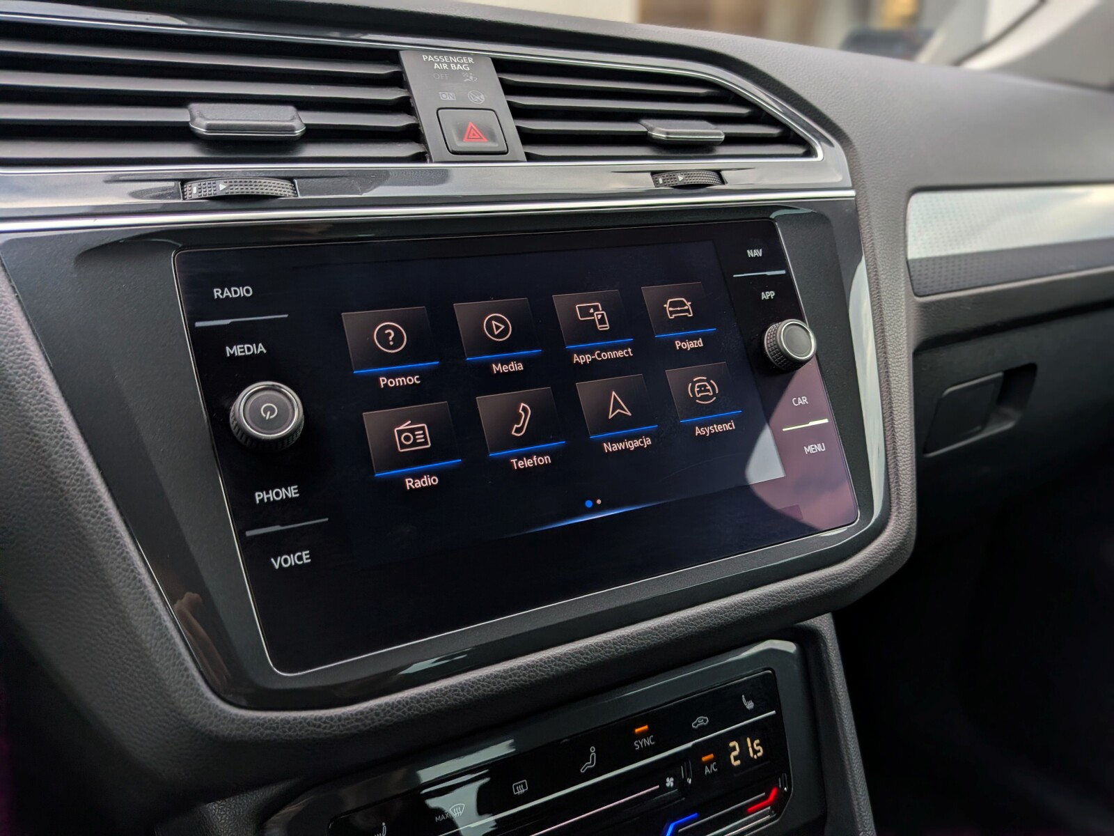 Volkswagen Tiguan - zdjęcie 22