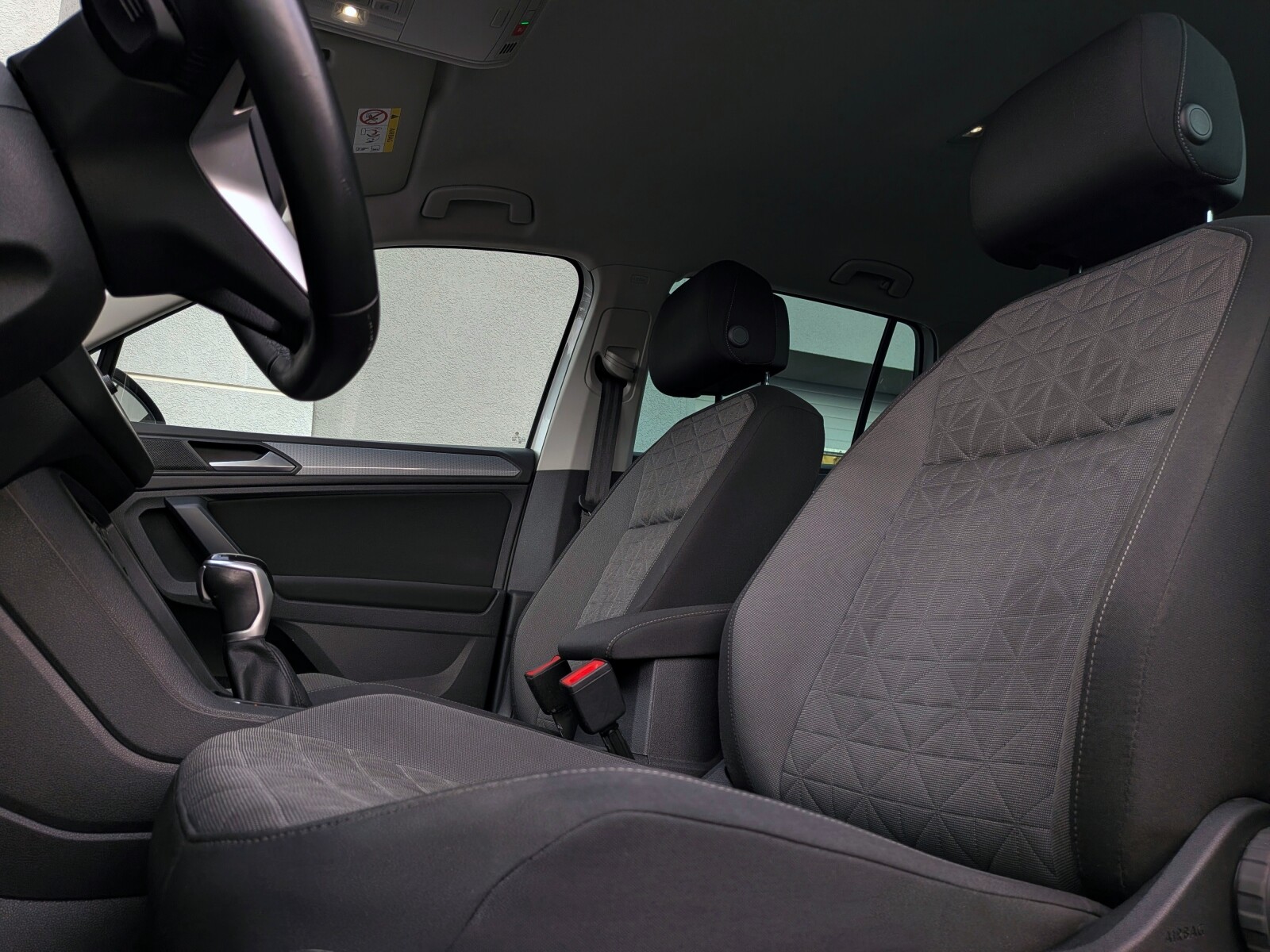 Volkswagen Tiguan - zdjęcie 9