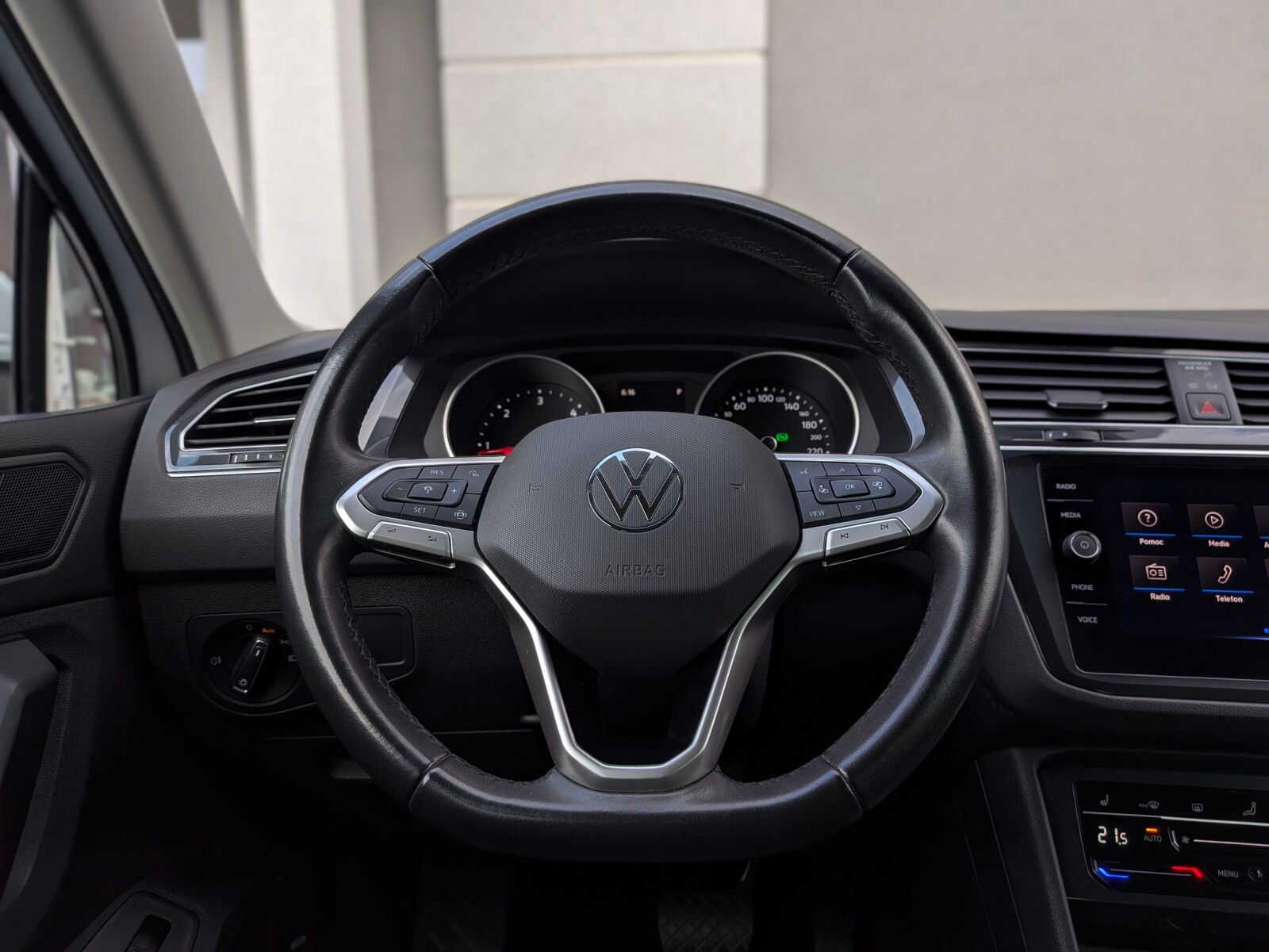 Volkswagen Tiguan - zdjęcie 14
