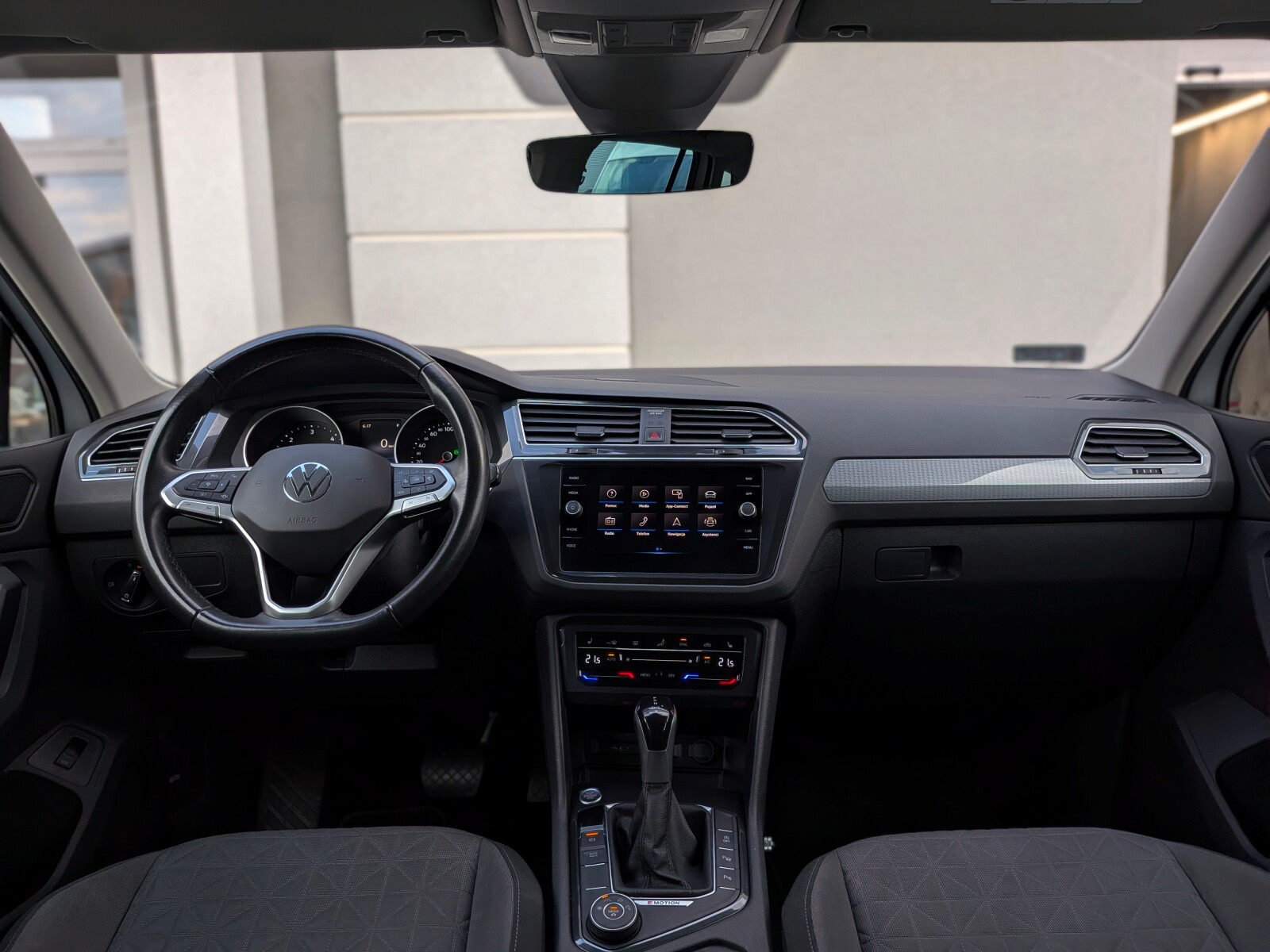 Volkswagen Tiguan - zdjęcie 13