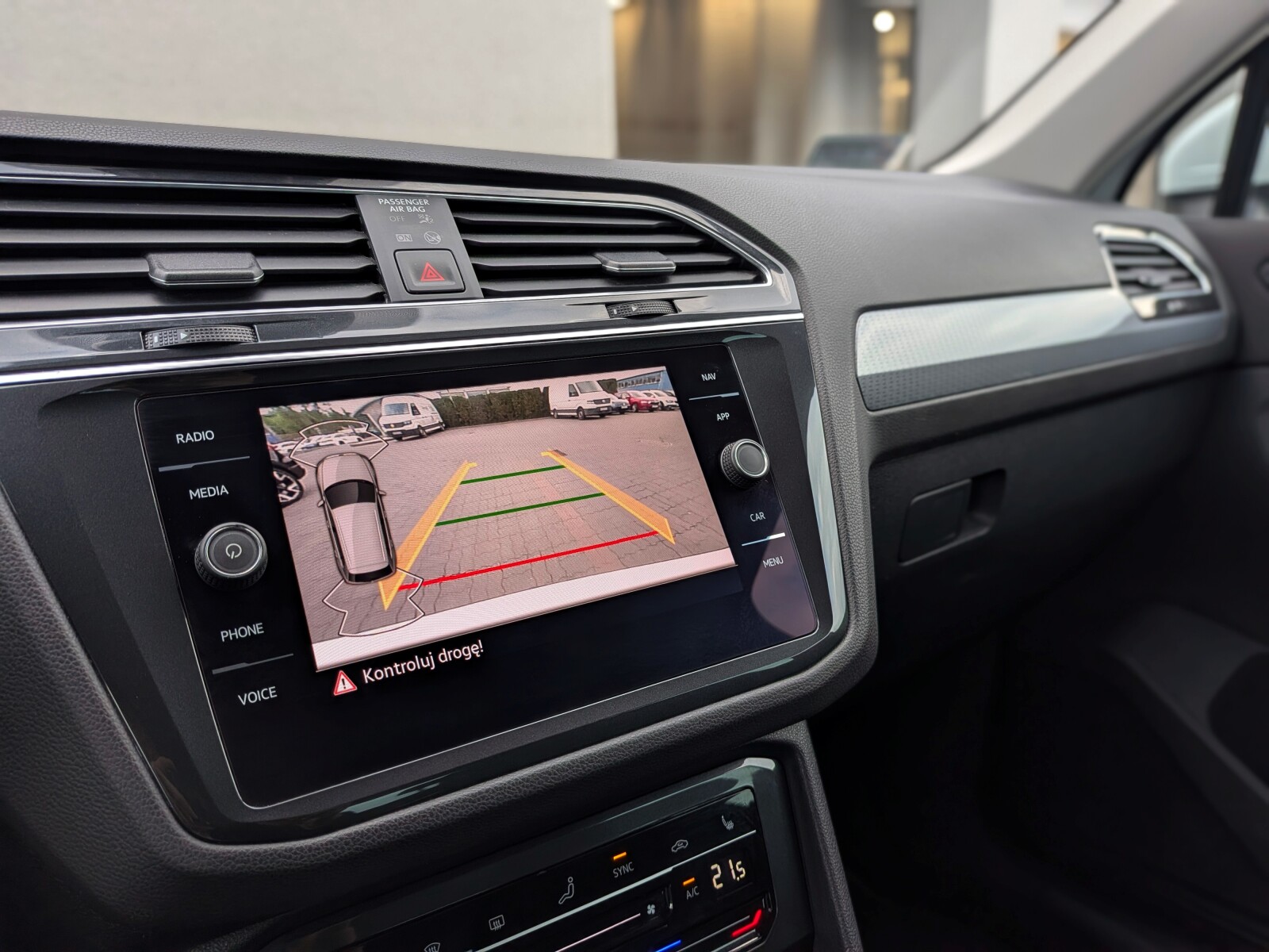 Volkswagen Tiguan - zdjęcie 23