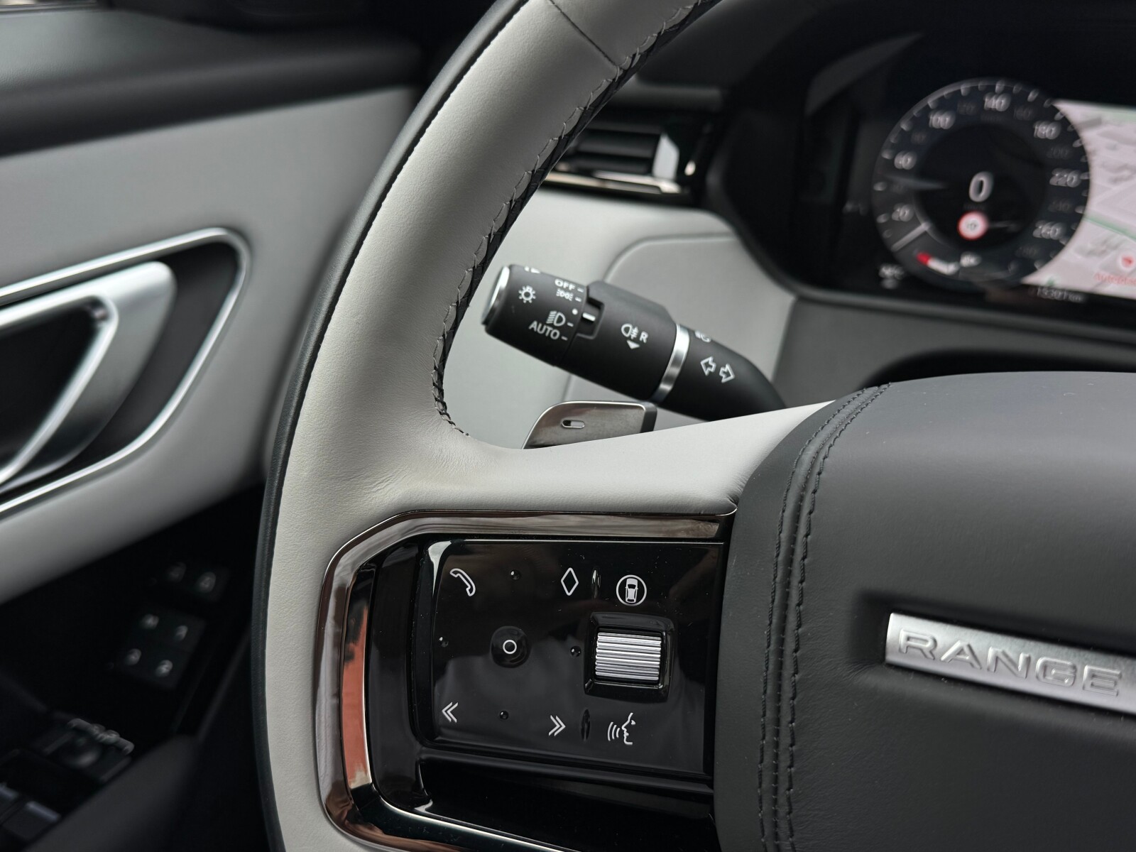 Land Rover Range Rover Velar - zdjęcie 10