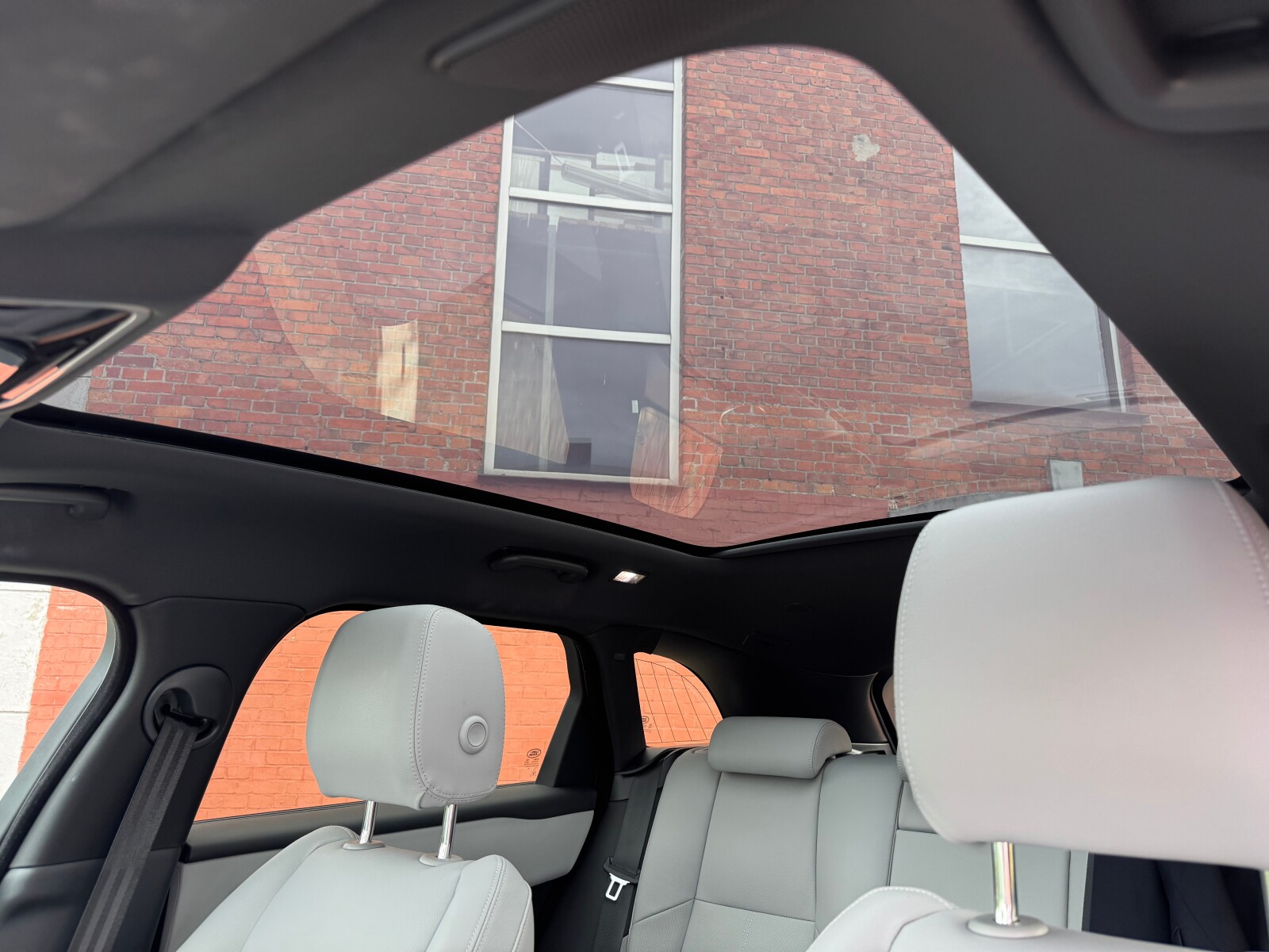 Land Rover Range Rover Velar - zdjęcie 24