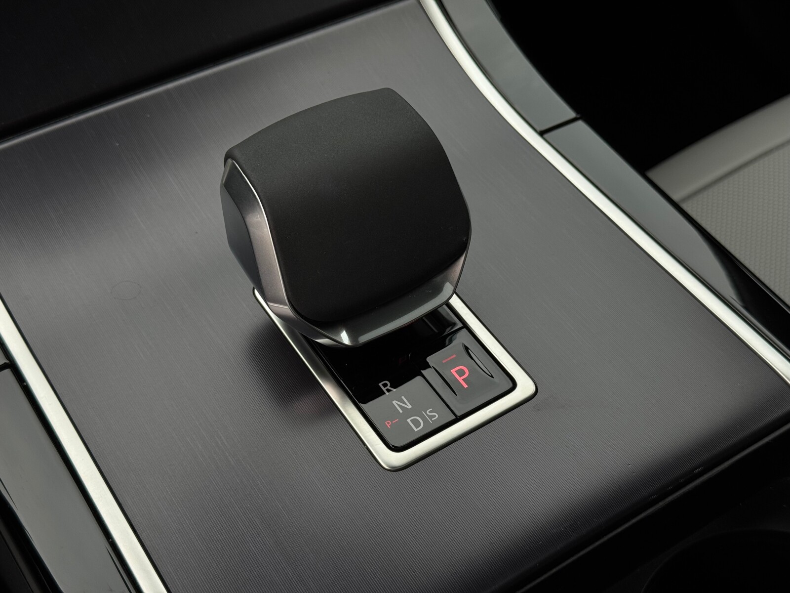 Land Rover Range Rover Velar - zdjęcie 19
