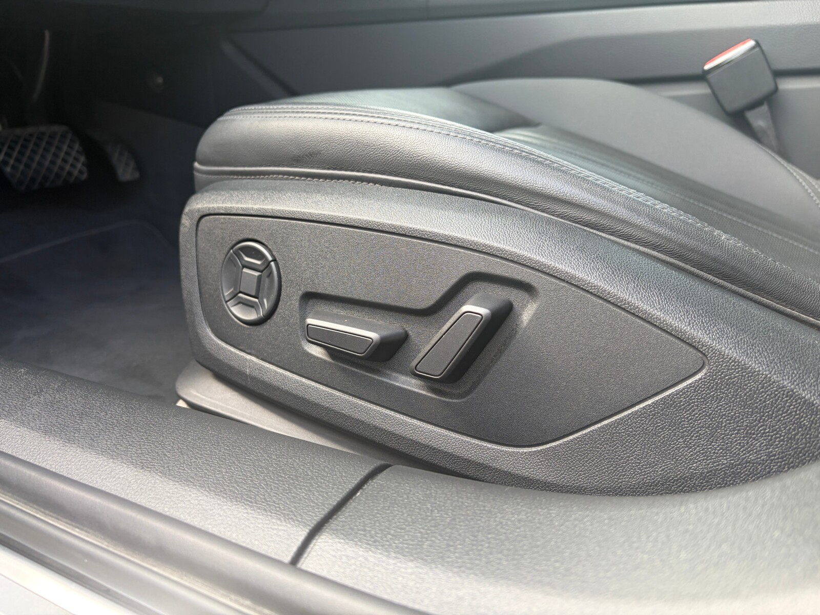 Audi A6 Avant - zdjęcie 12